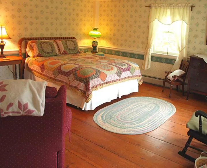 Queen Room in Colonel Spencer Inn