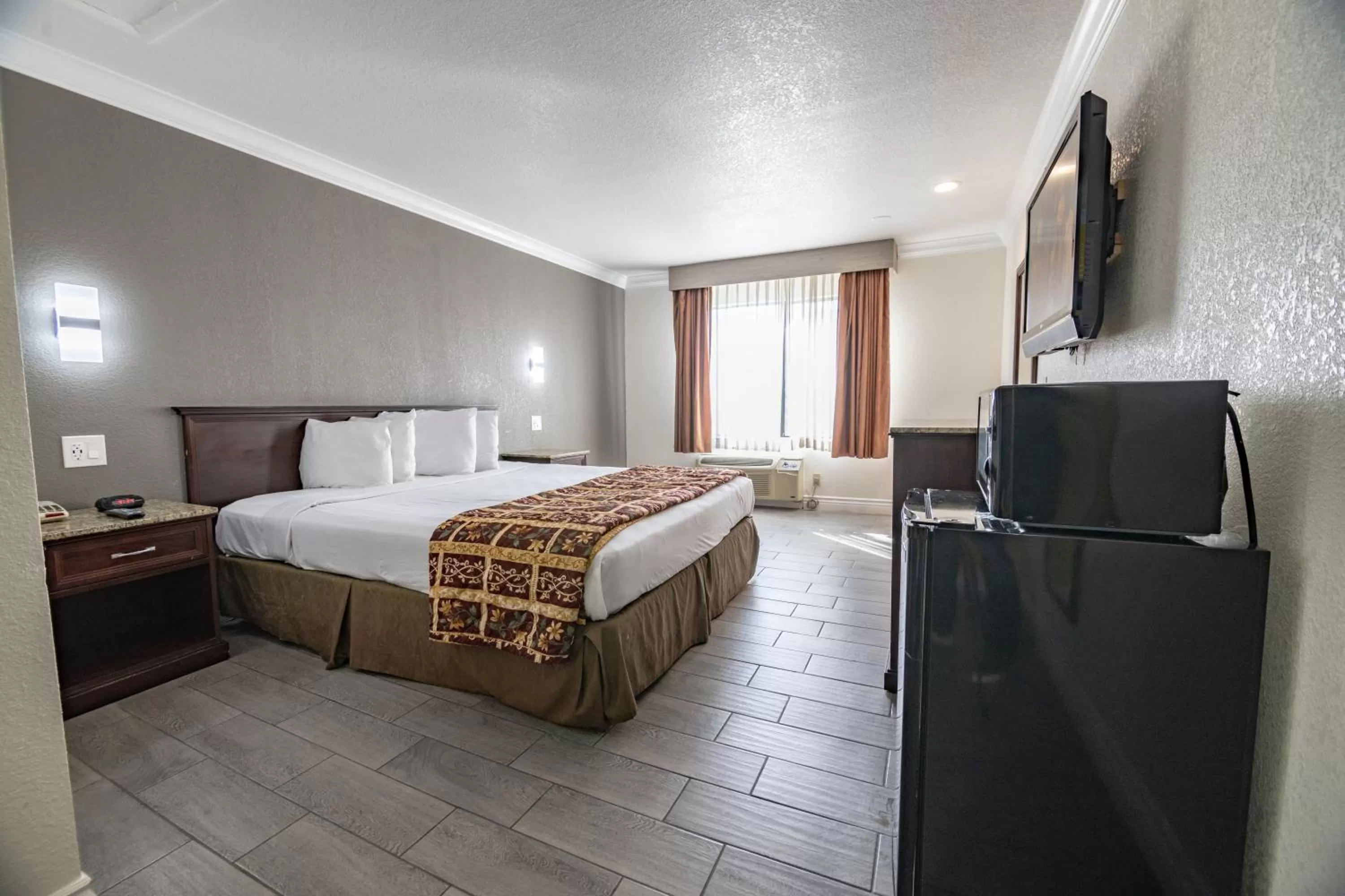 Photo of the whole room, Bed in Hospitality Inn