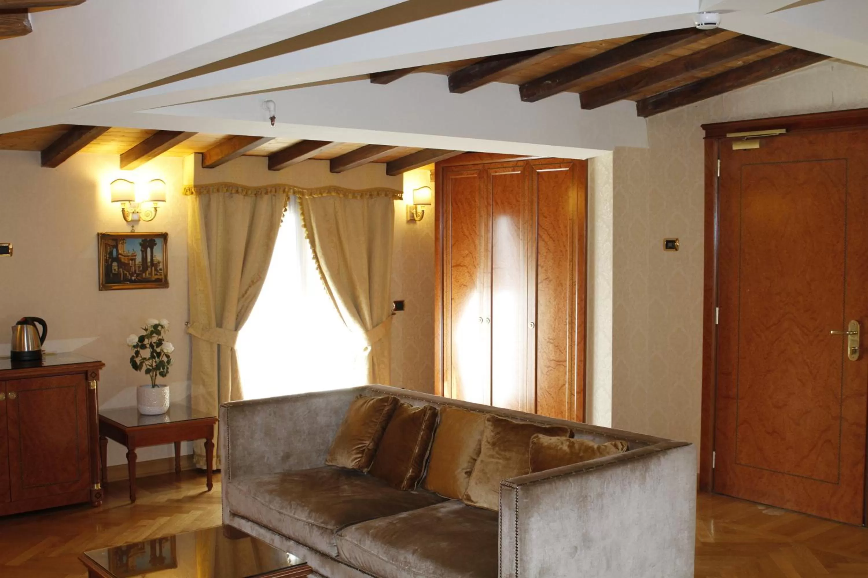 Photo of the whole room in Hotel Villa Pinciana