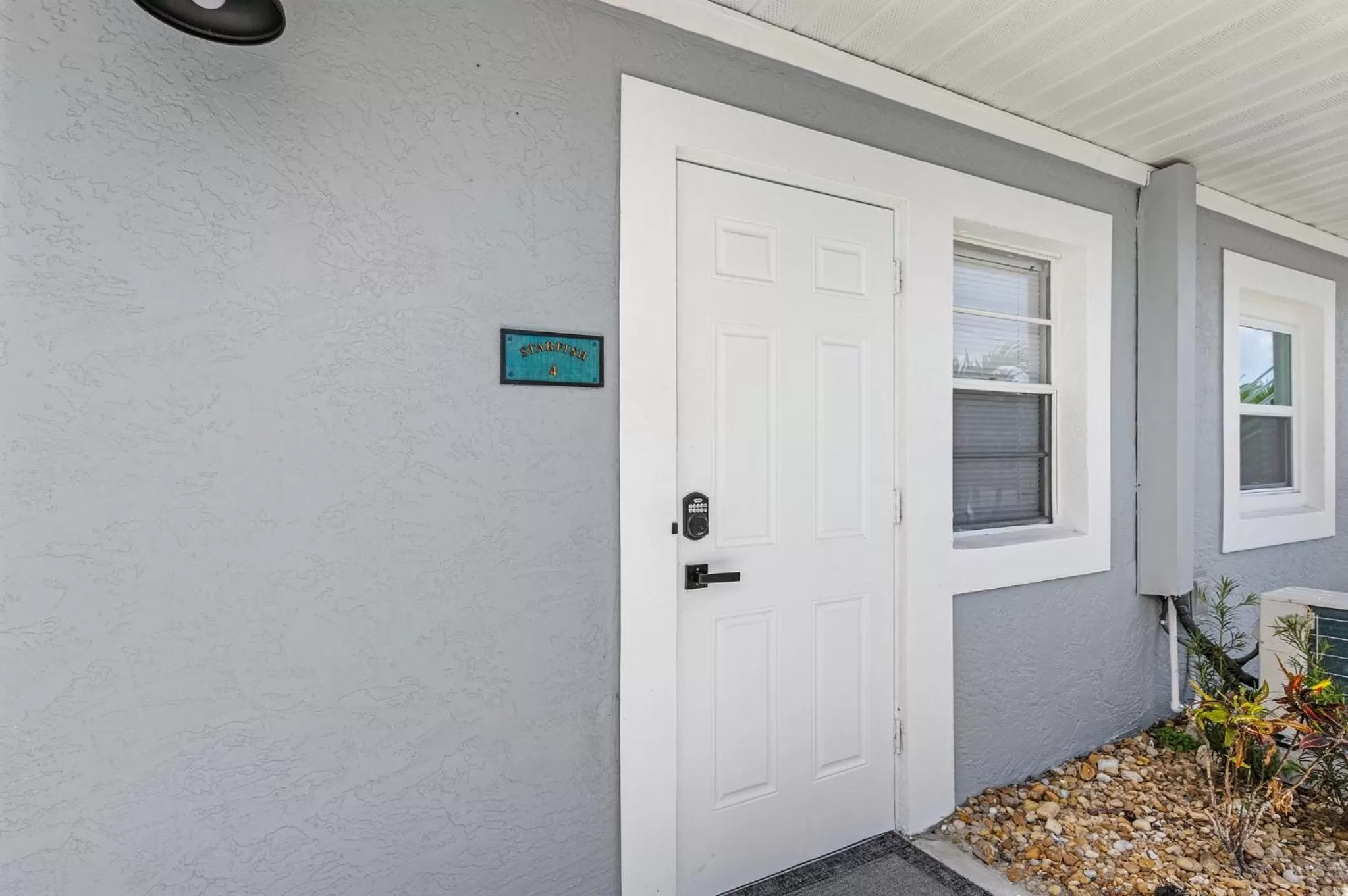 Property building in Matlacha on Shoreview