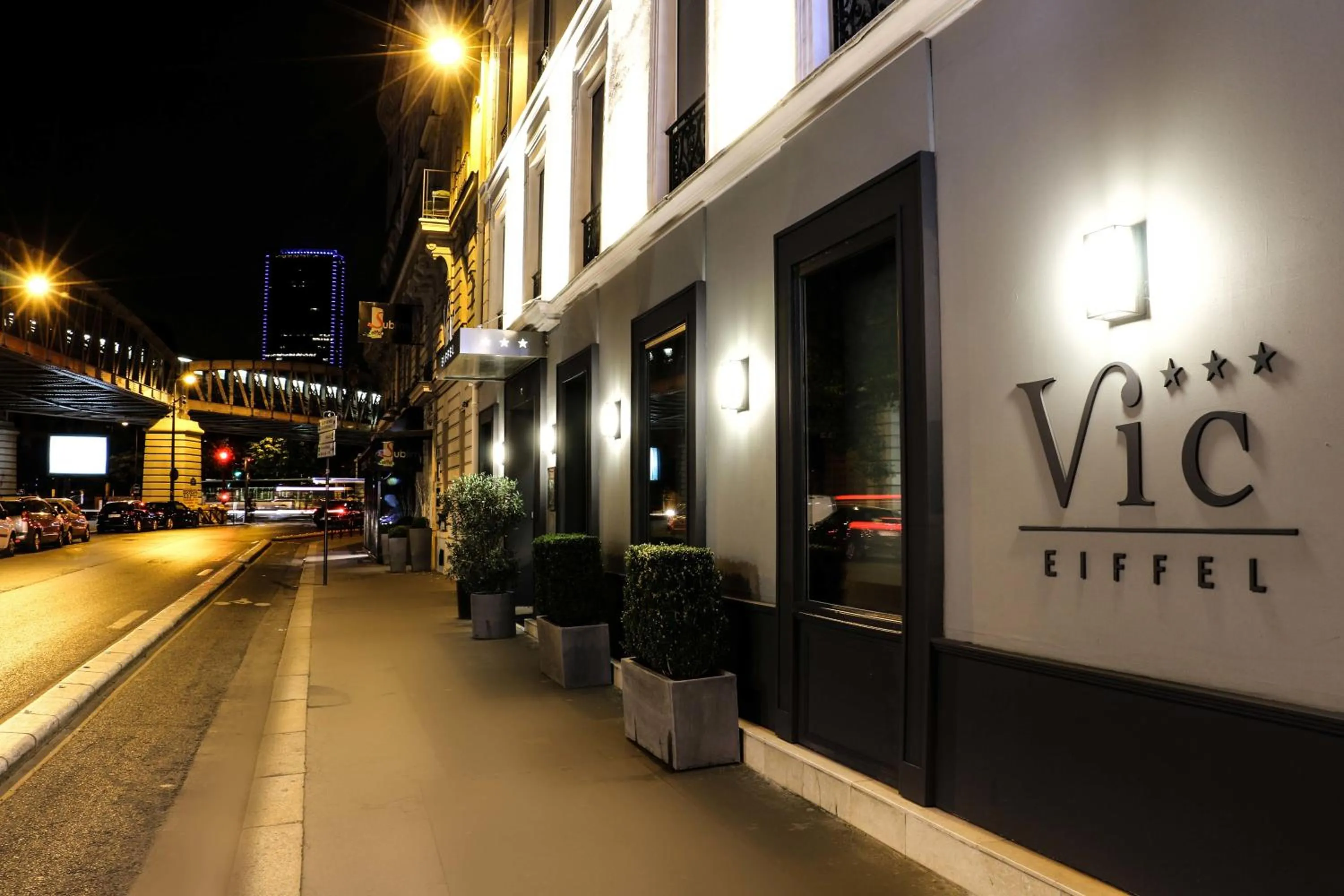 Facade/entrance in Hôtel Vic Eiffel