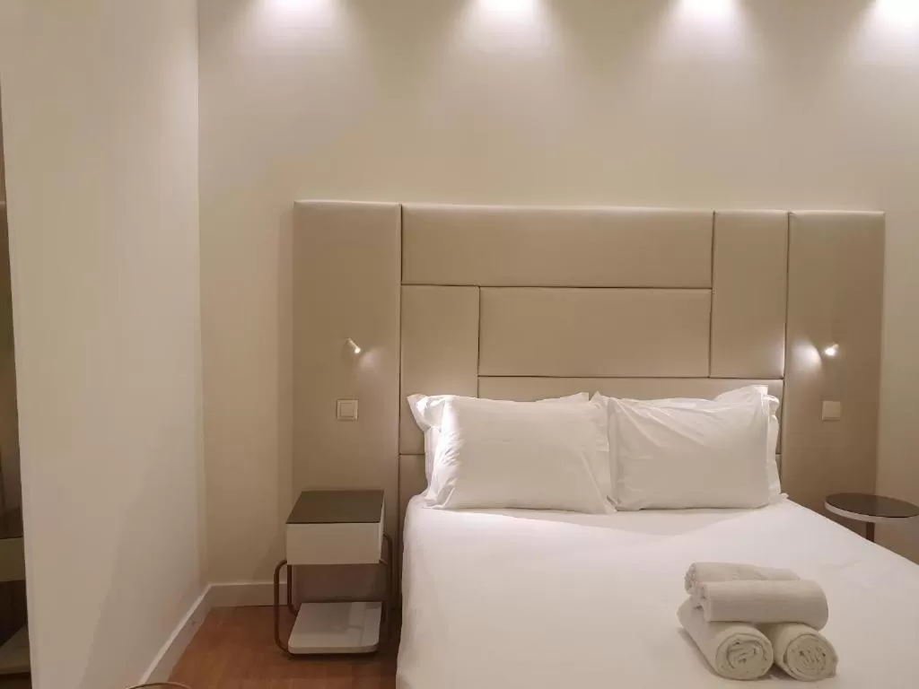 Bedroom, Bed in Le Premier Lisbon Suites