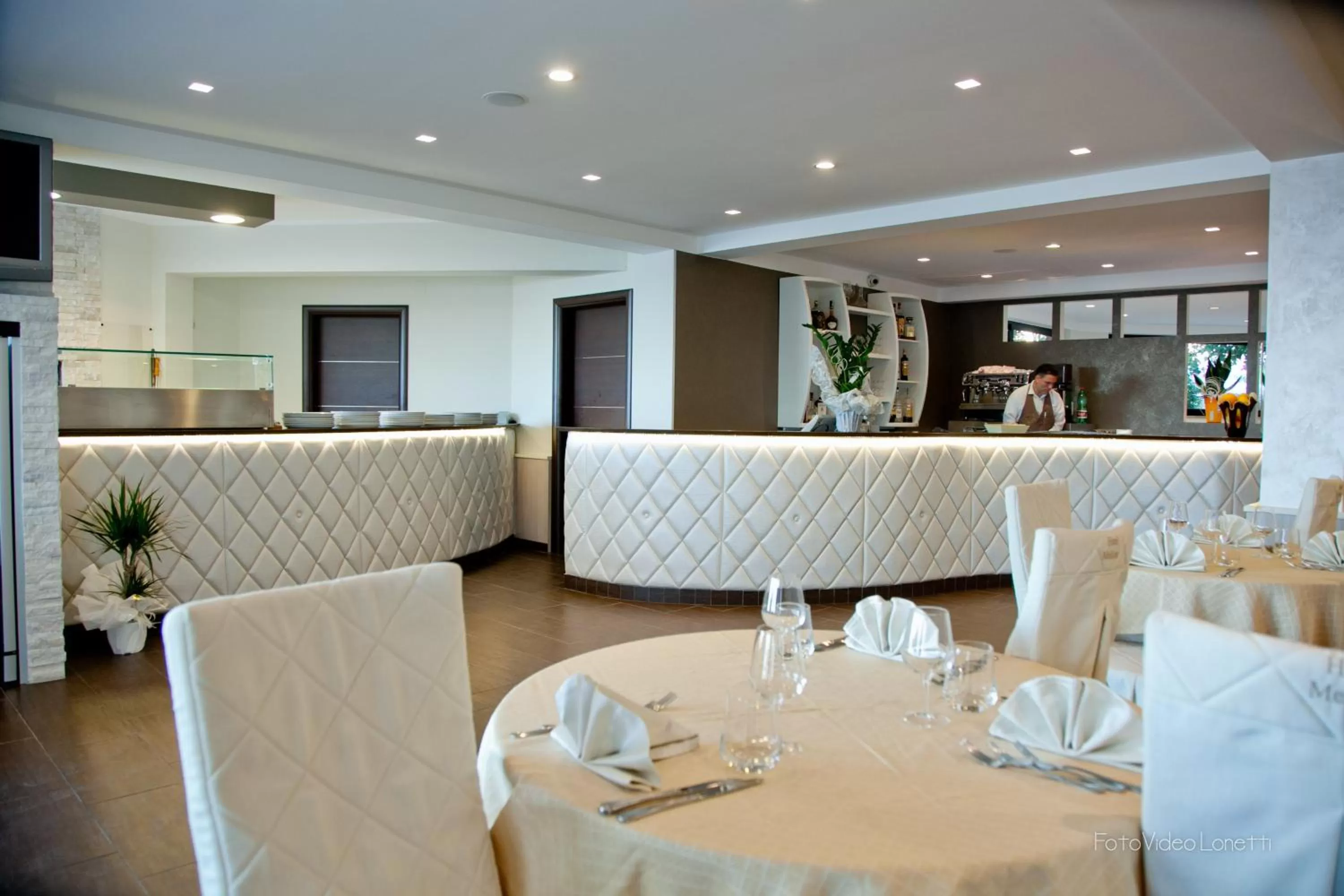 Restaurant/places to eat in Hotel Melissa