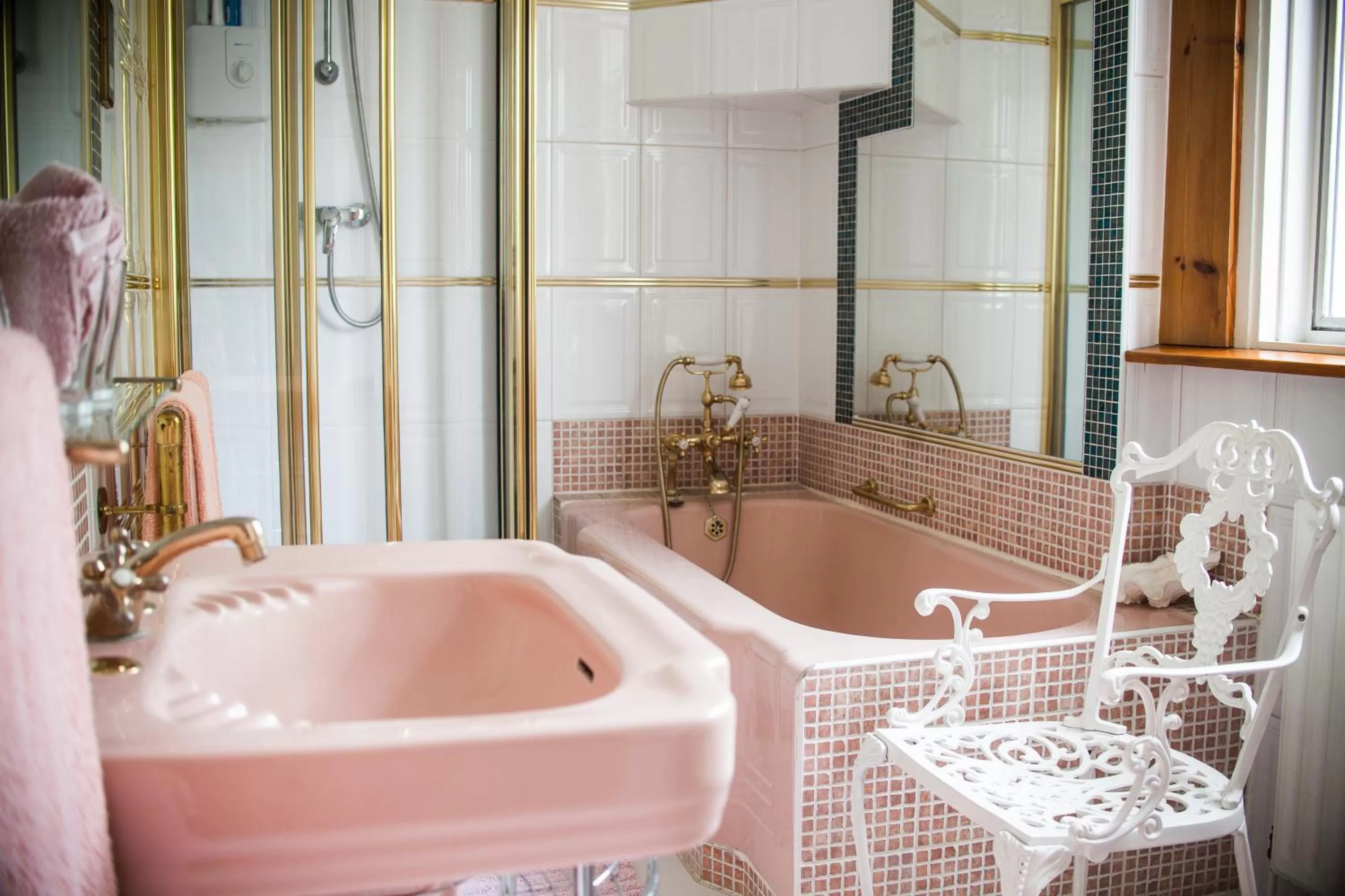 Shower in Dawson Place, Juliette's Bed and Breakfast