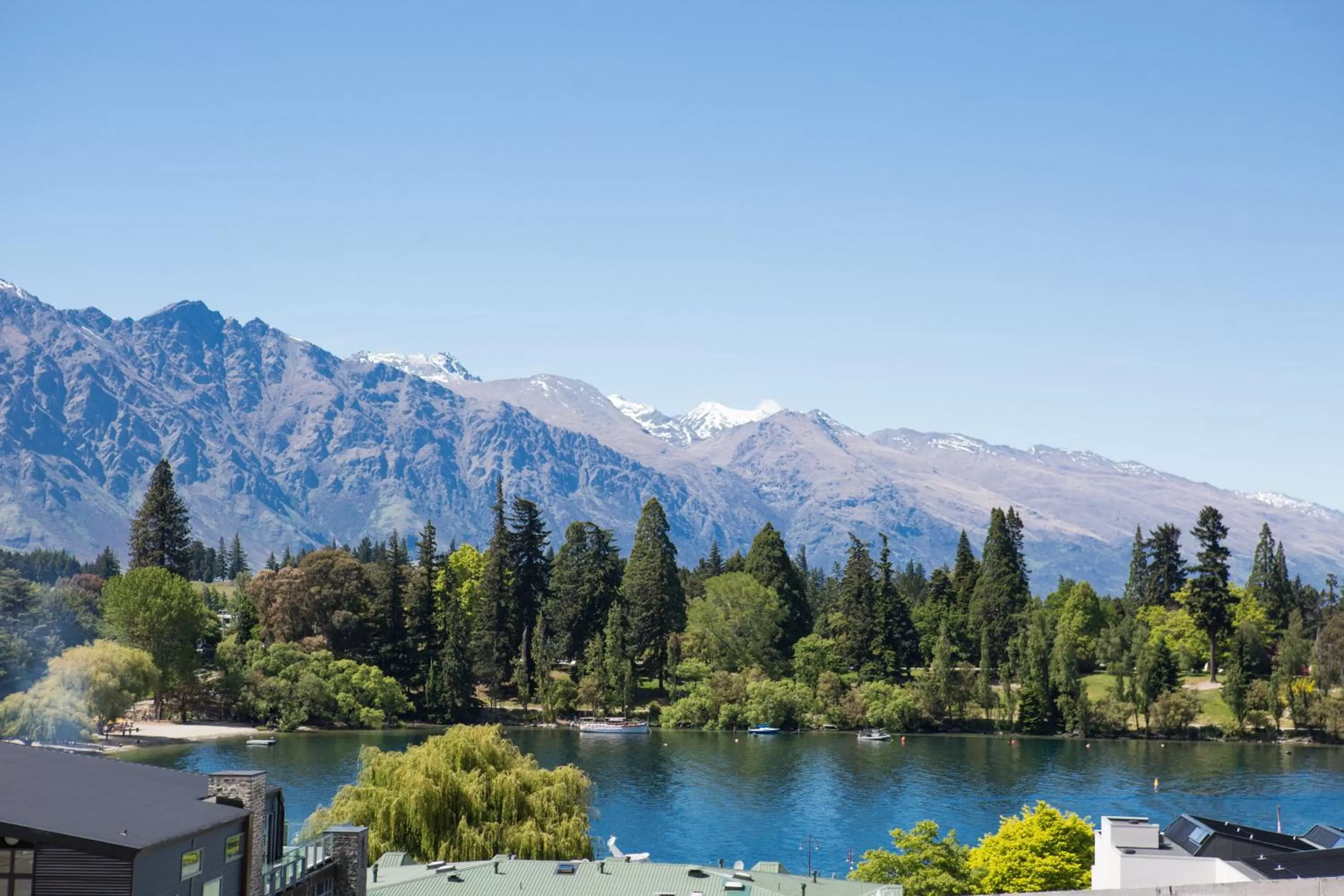 Lake view in Lomond Lodge Motel & Apartments