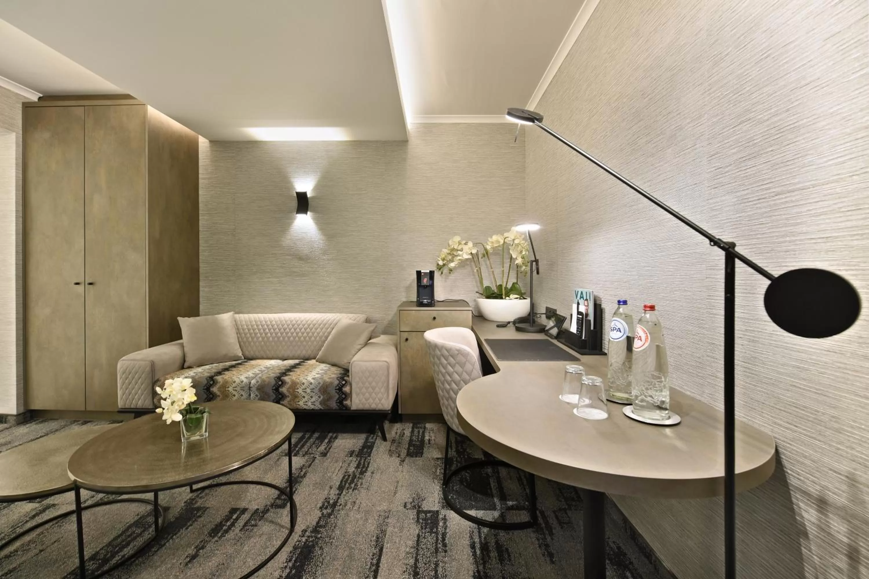 Seating area in Hotel Charleroi Airport - Van Der Valk