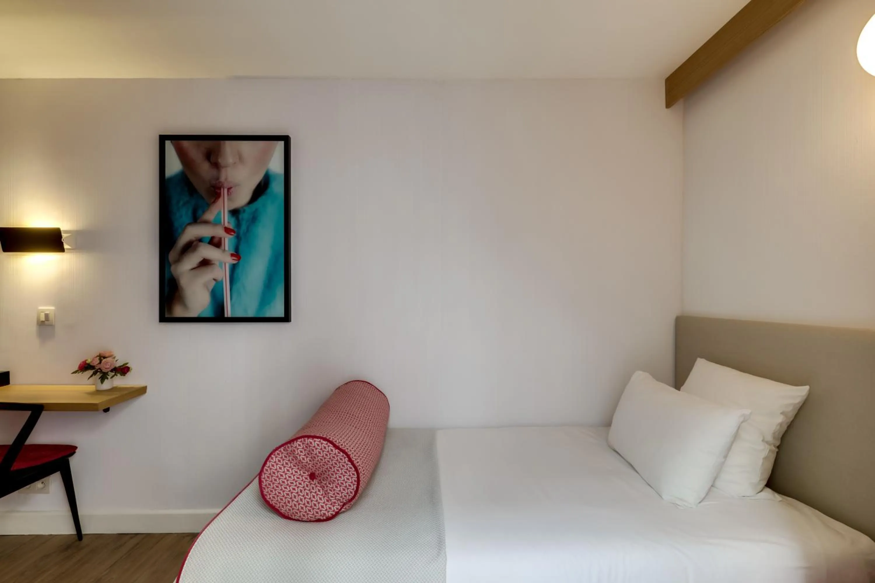 Photo of the whole room, Bed in Hôtel Alexandrine Opera