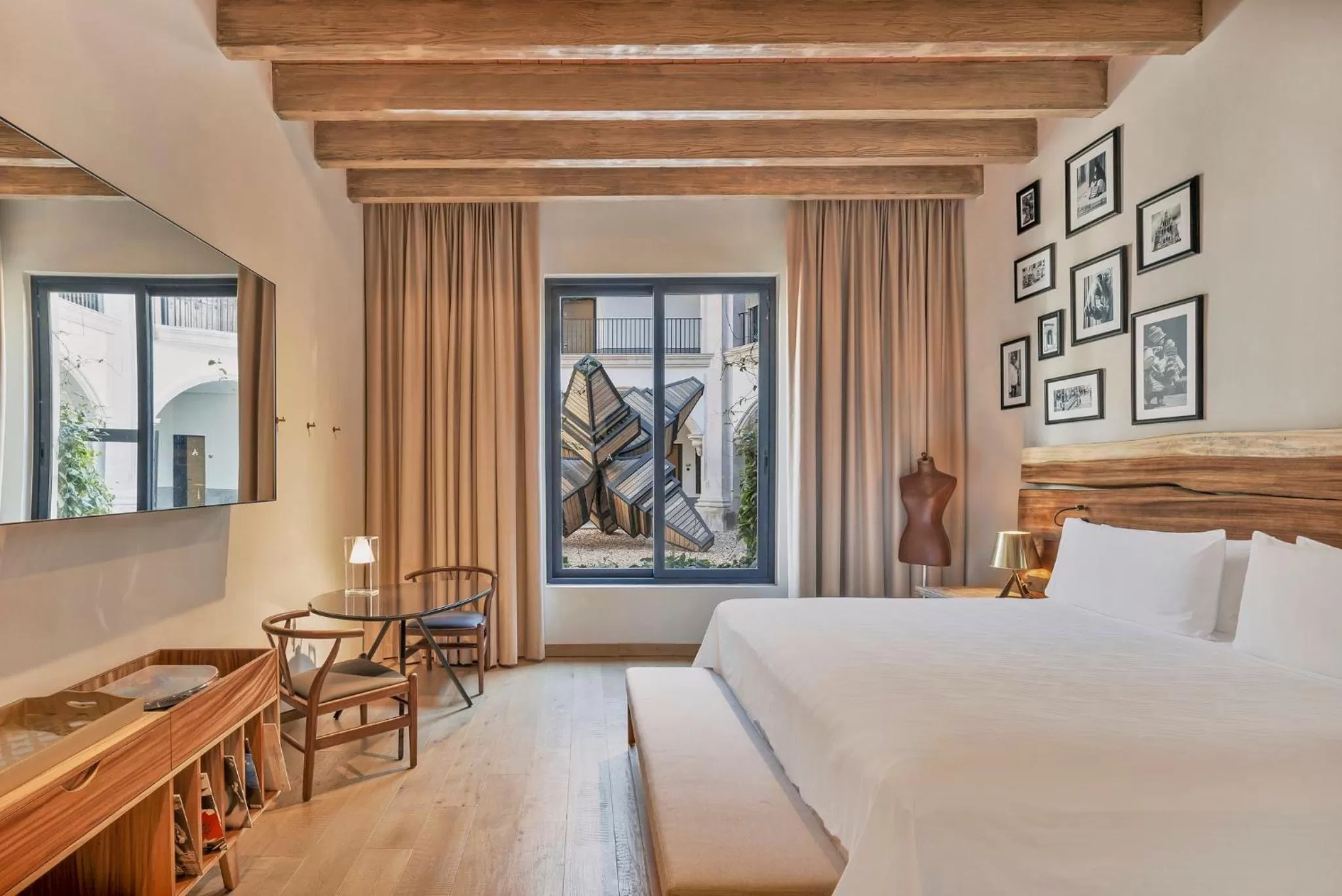 Photo of the whole room, Bed in Live Aqua San Miguel de Allende