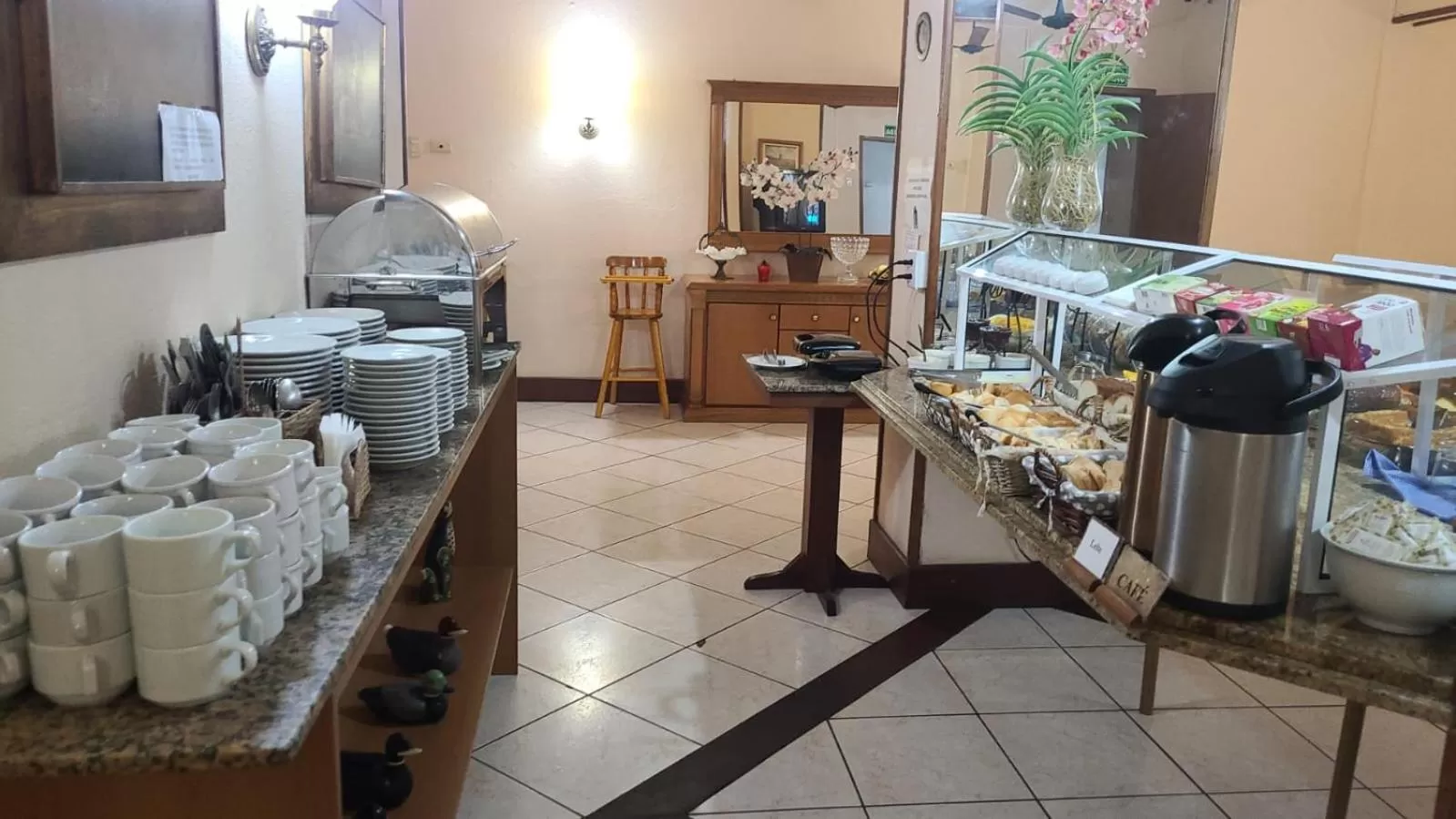 Kitchen or kitchenette in Taufik Hotel