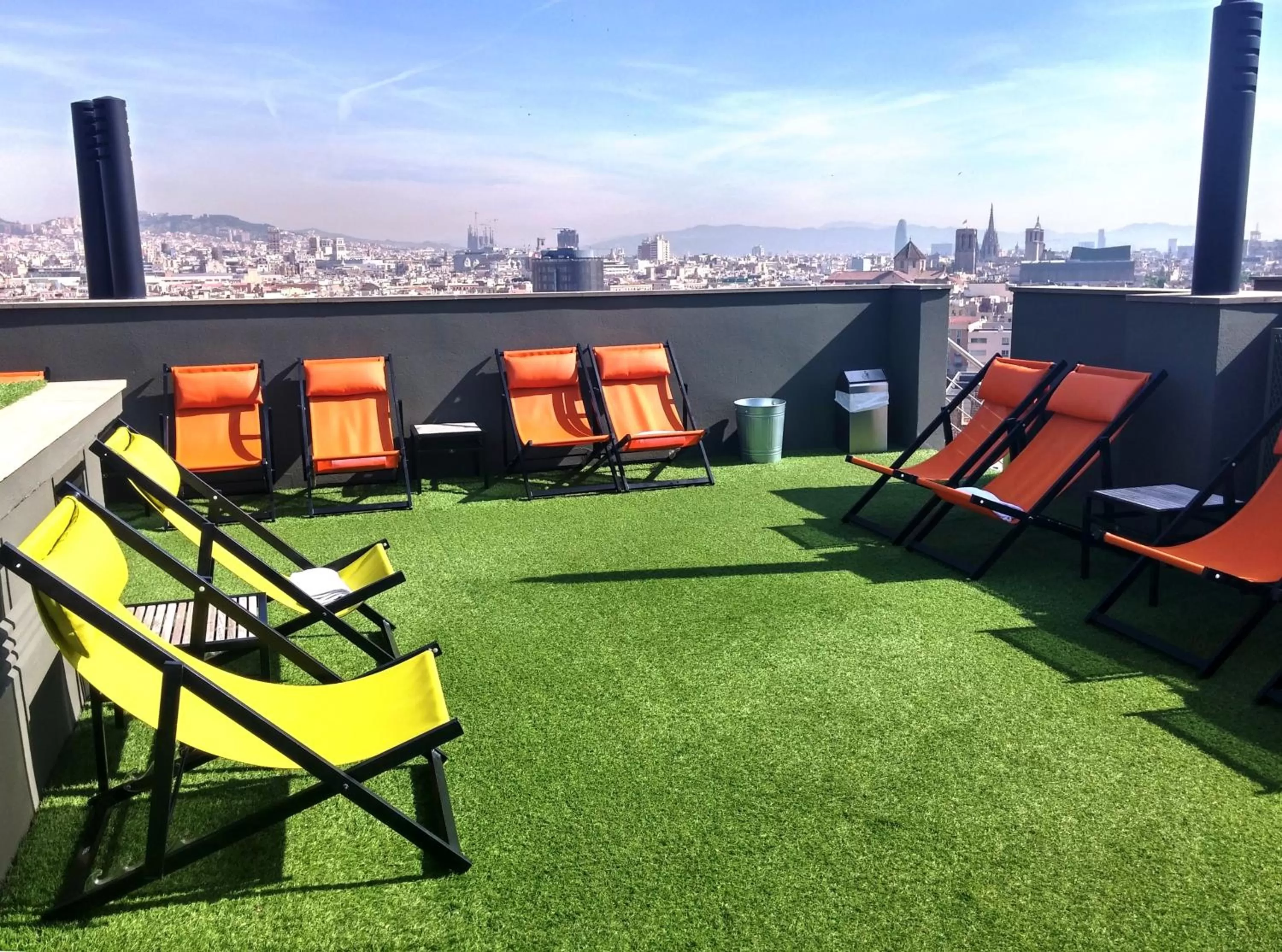 Swimming pool in Hotel Barcelona Universal