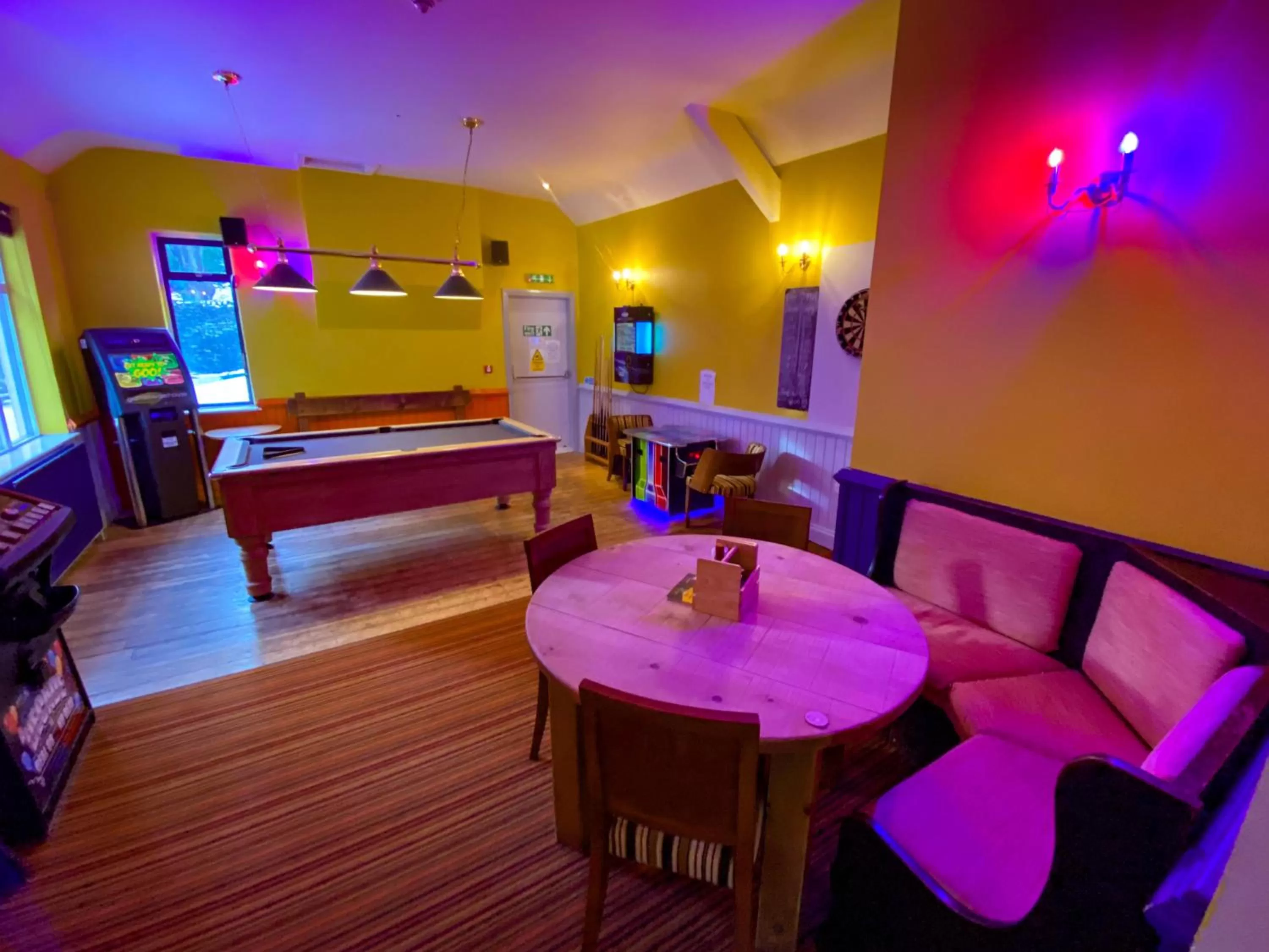 Game Room, Bed in Glan Aber Hotel