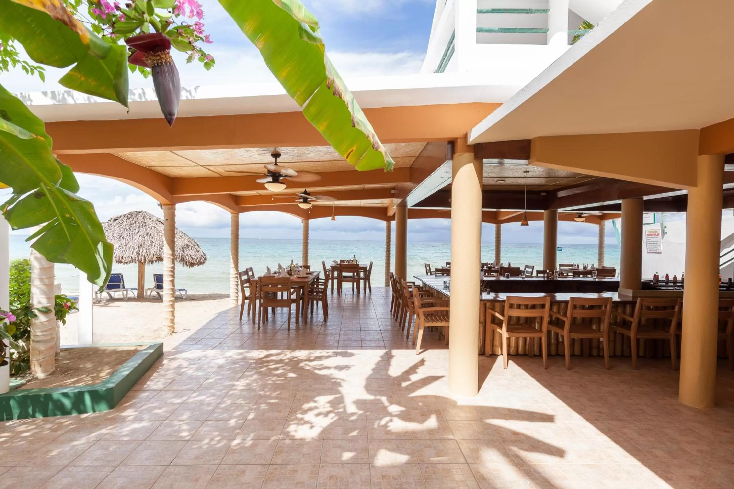 Restaurant/Places to Eat in Beach House Condos, Negril