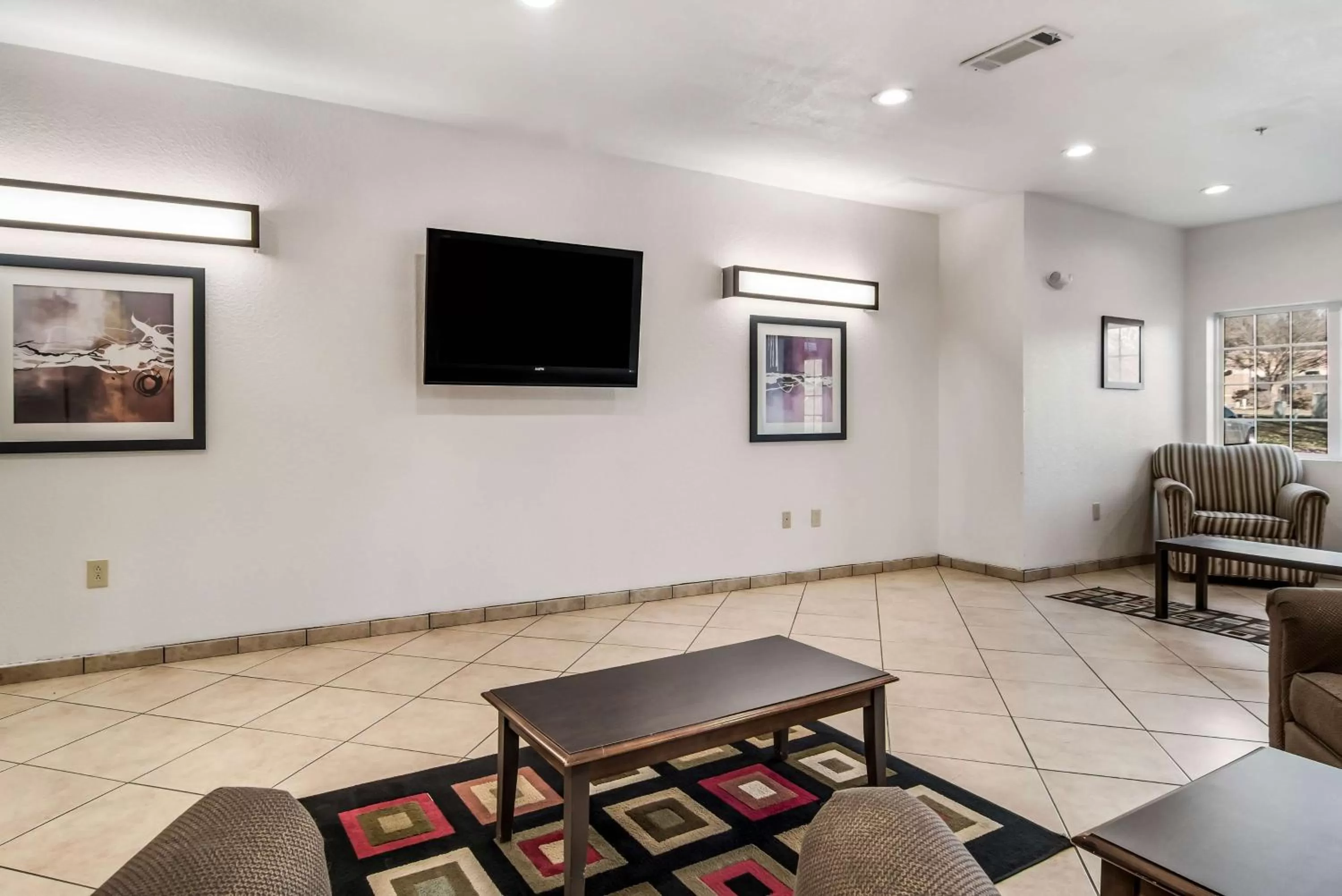 Communal lounge/ TV room in Motel 6-Canton, GA