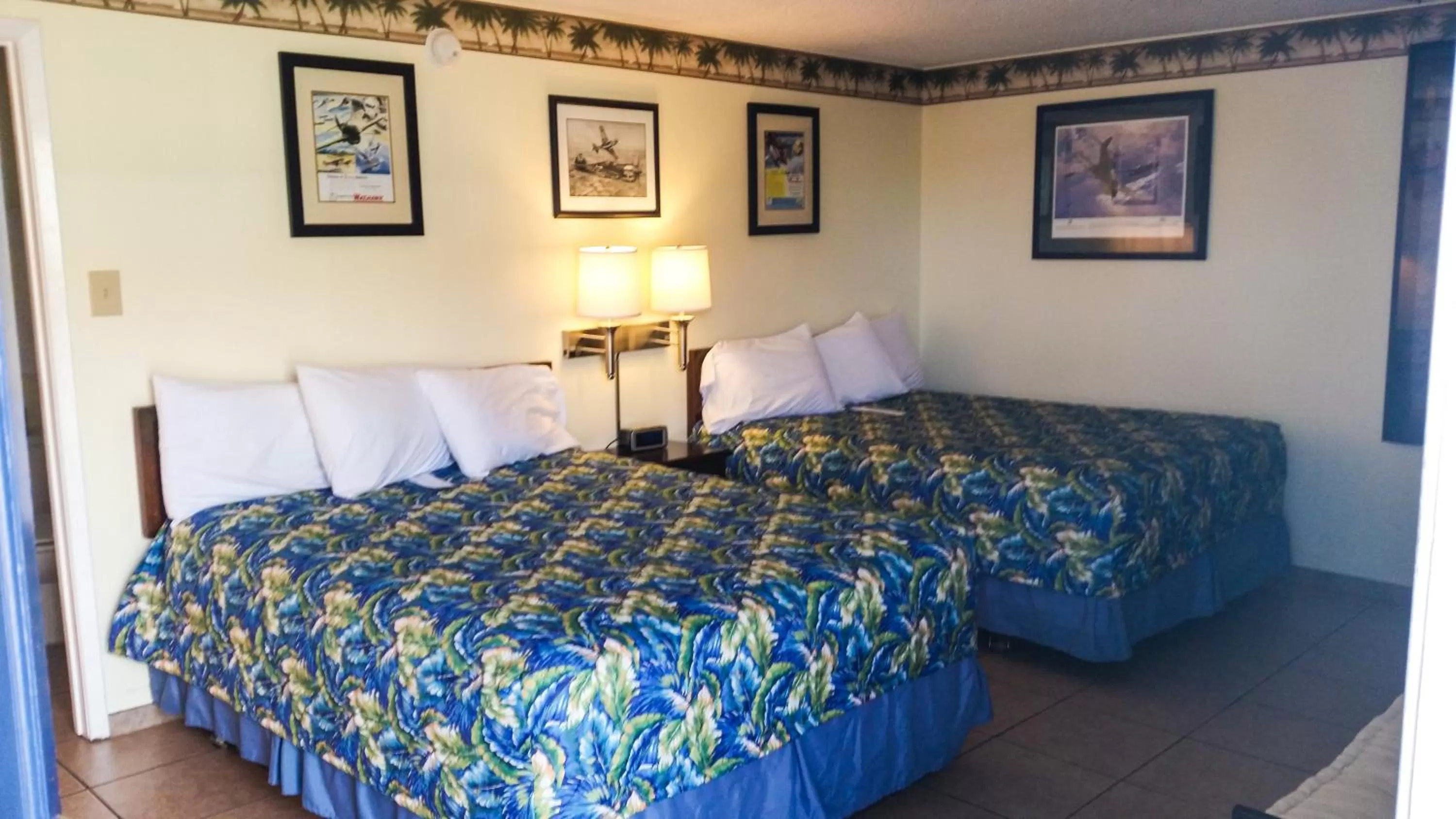 Photo of the whole room in Amelia's Landing