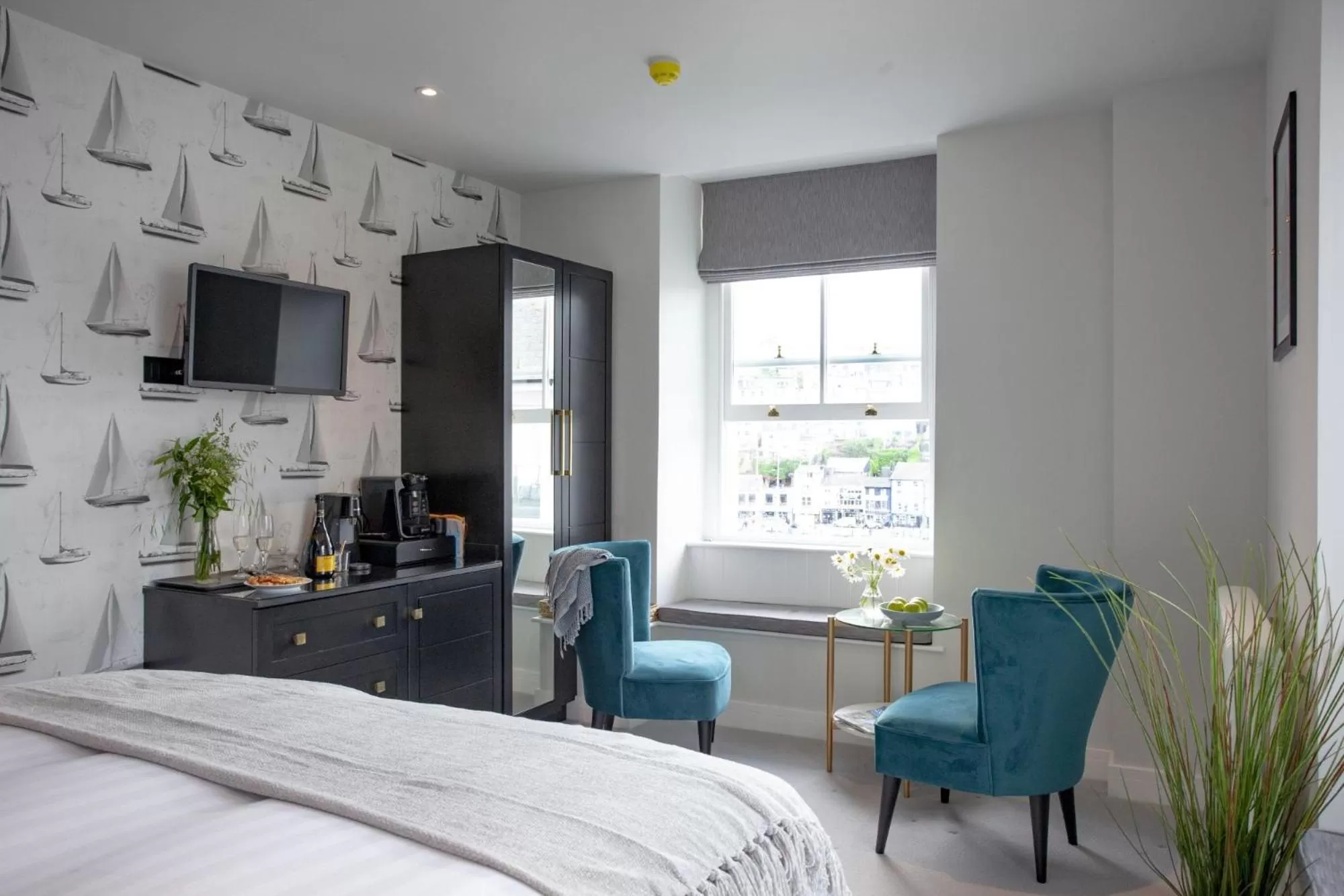 Bed in Golden Vanity Suite - Sea View - Free Wi-Fi