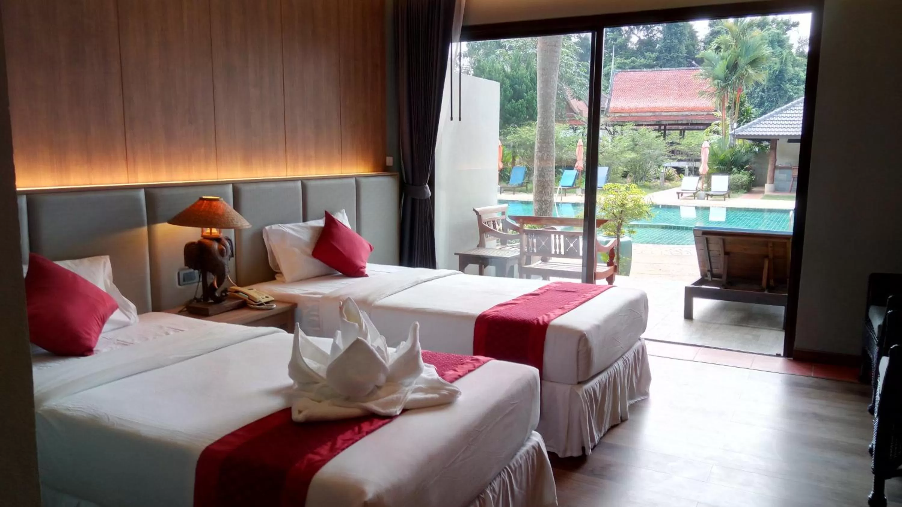 Bed in Chang Buri Resort & Koh Chang Hillside