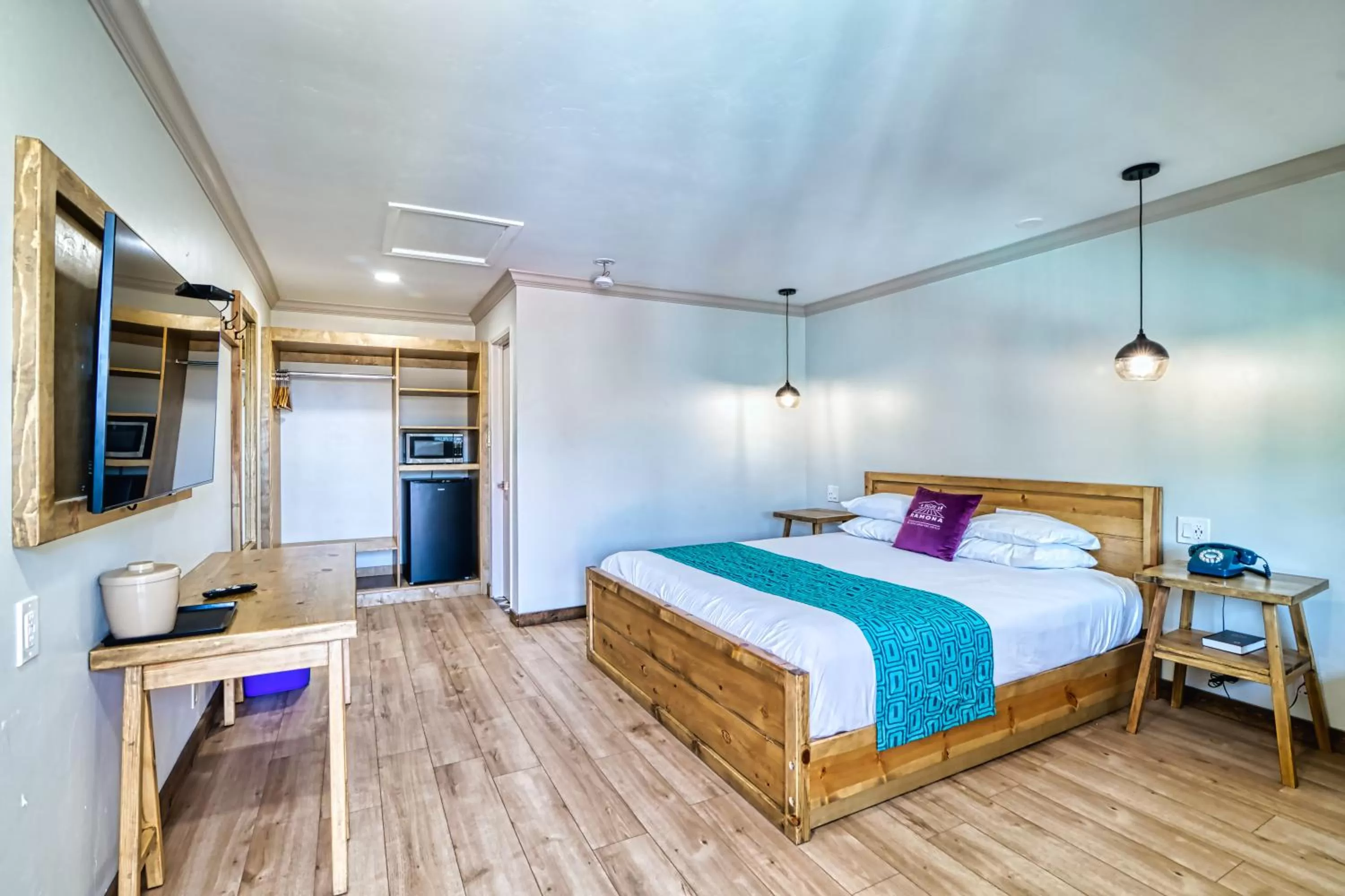 Bed in Ramona Valley Inn