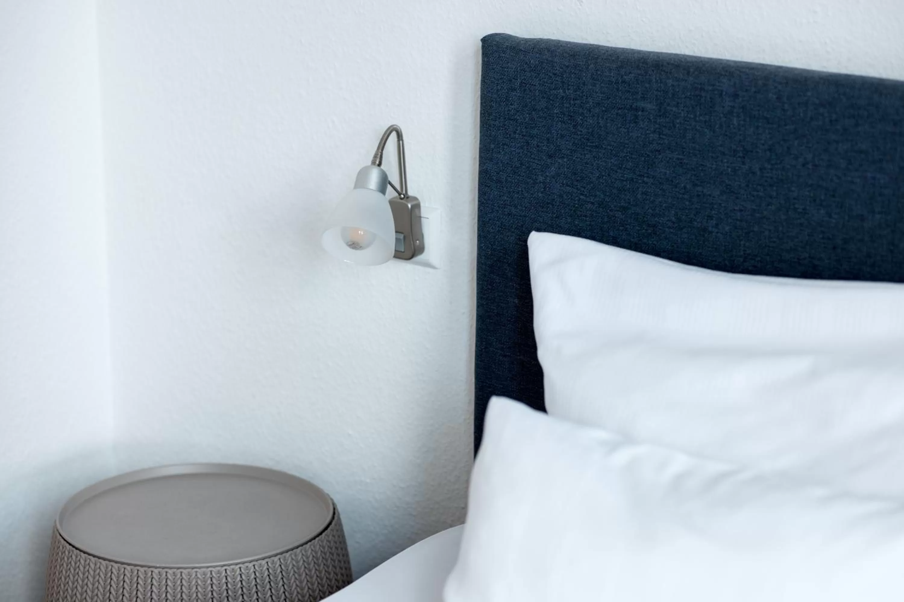 Toilet, Bed in Hotel Garni am Olgaeck