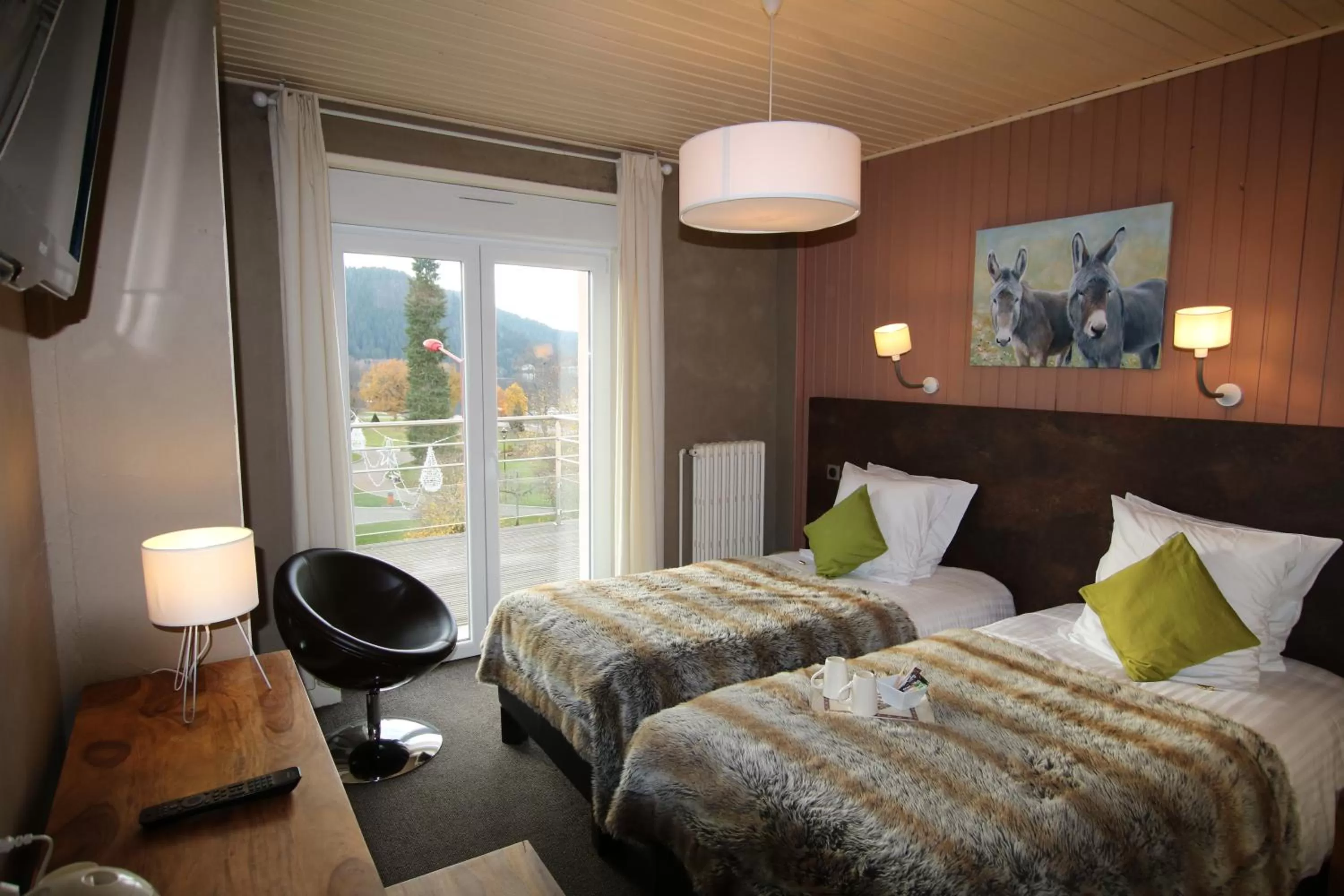 Photo of the whole room, Bed in Les Loges Du Parc