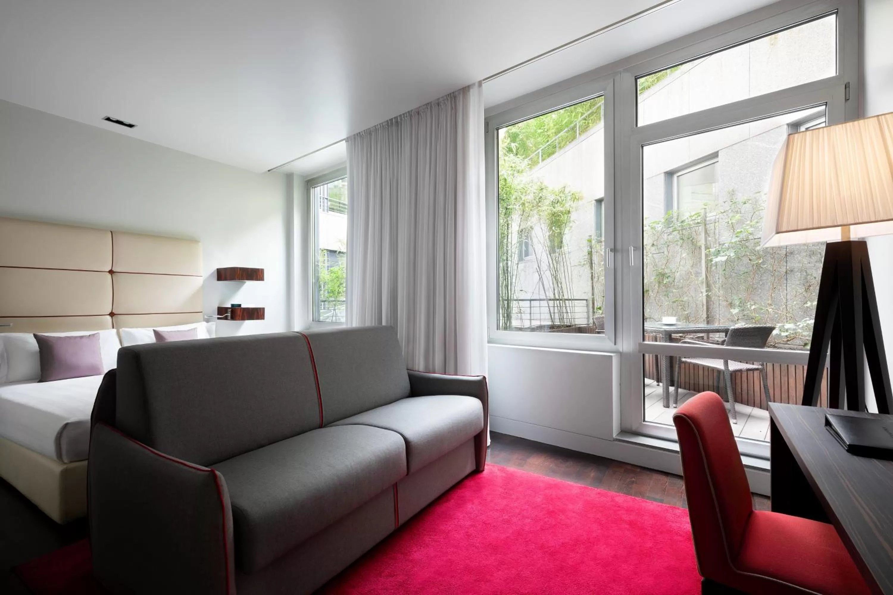 Photo of the whole room in Sina The Gray