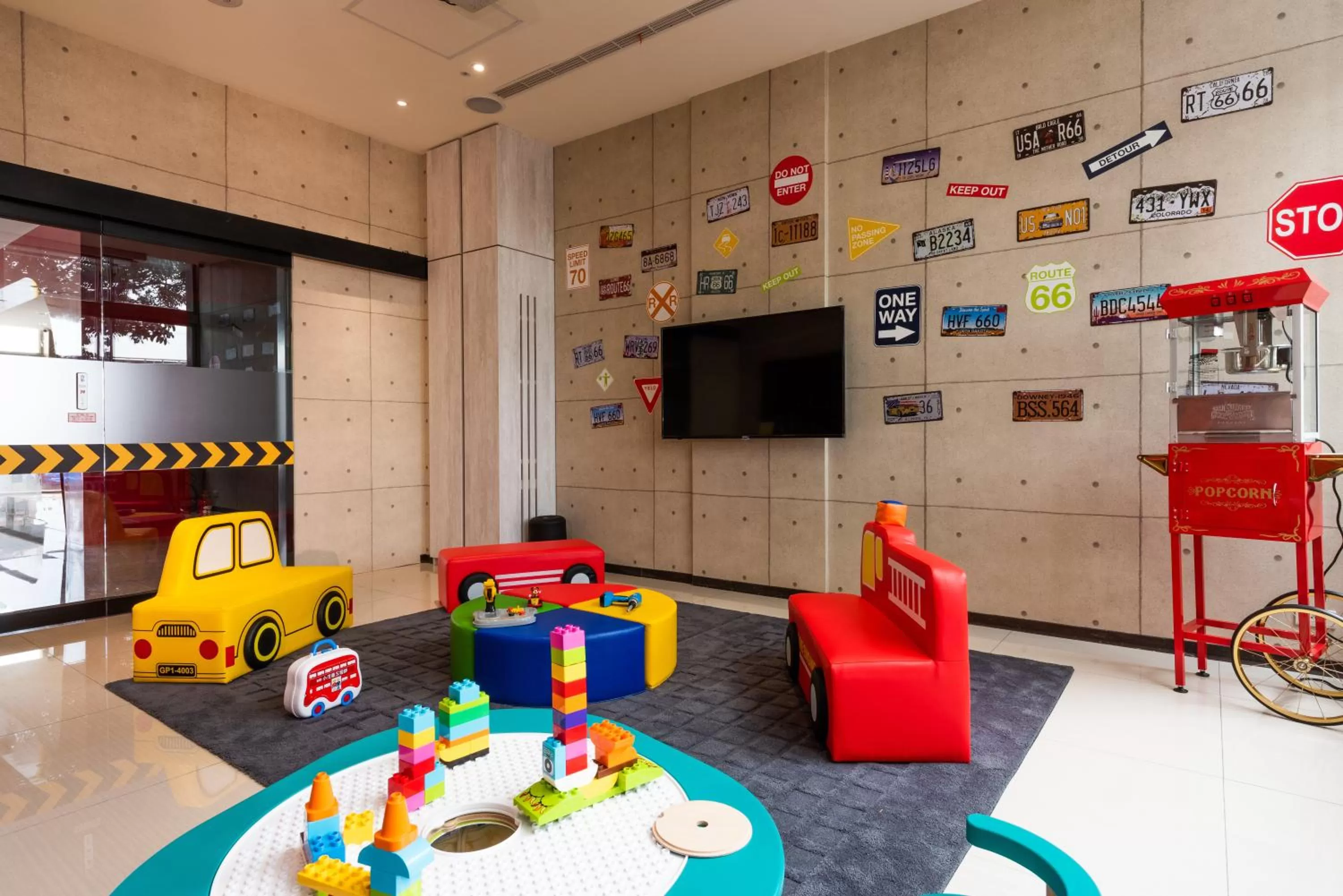 TV and multimedia in Holiday Garden Hotel SKM Park