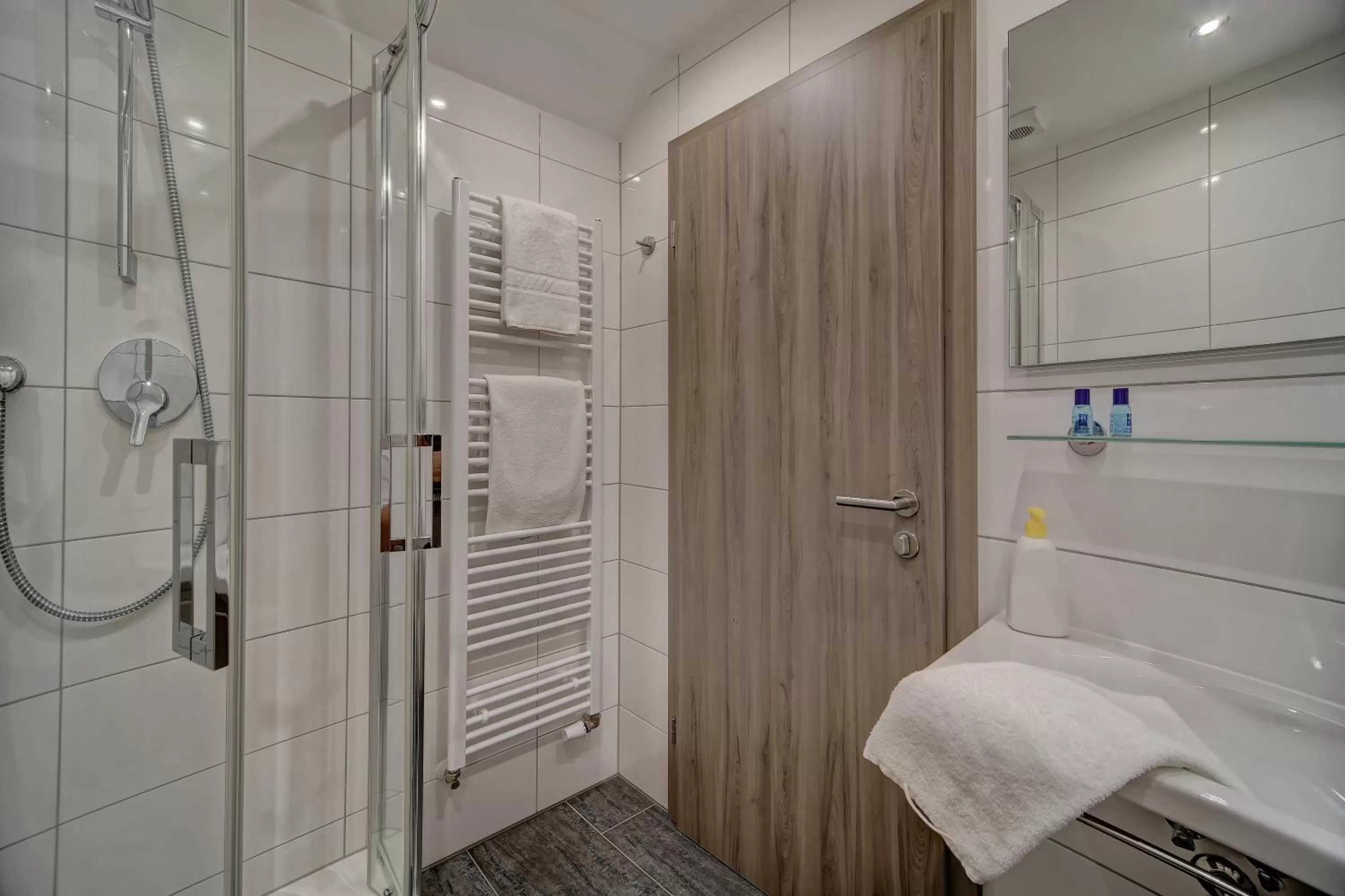 Shower in Hotel Post