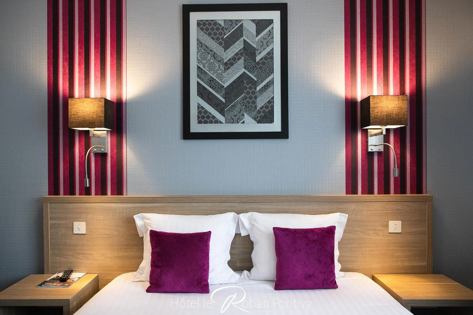 Bed in Hôtel Le Rohan Charme et Caractère