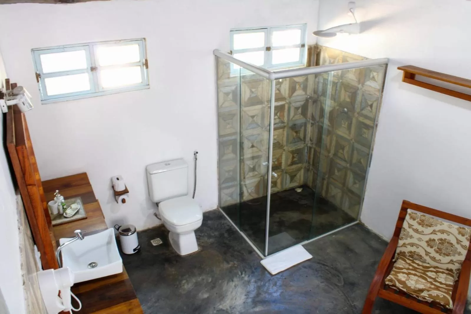 Bath in Pousada dos Hibiscus