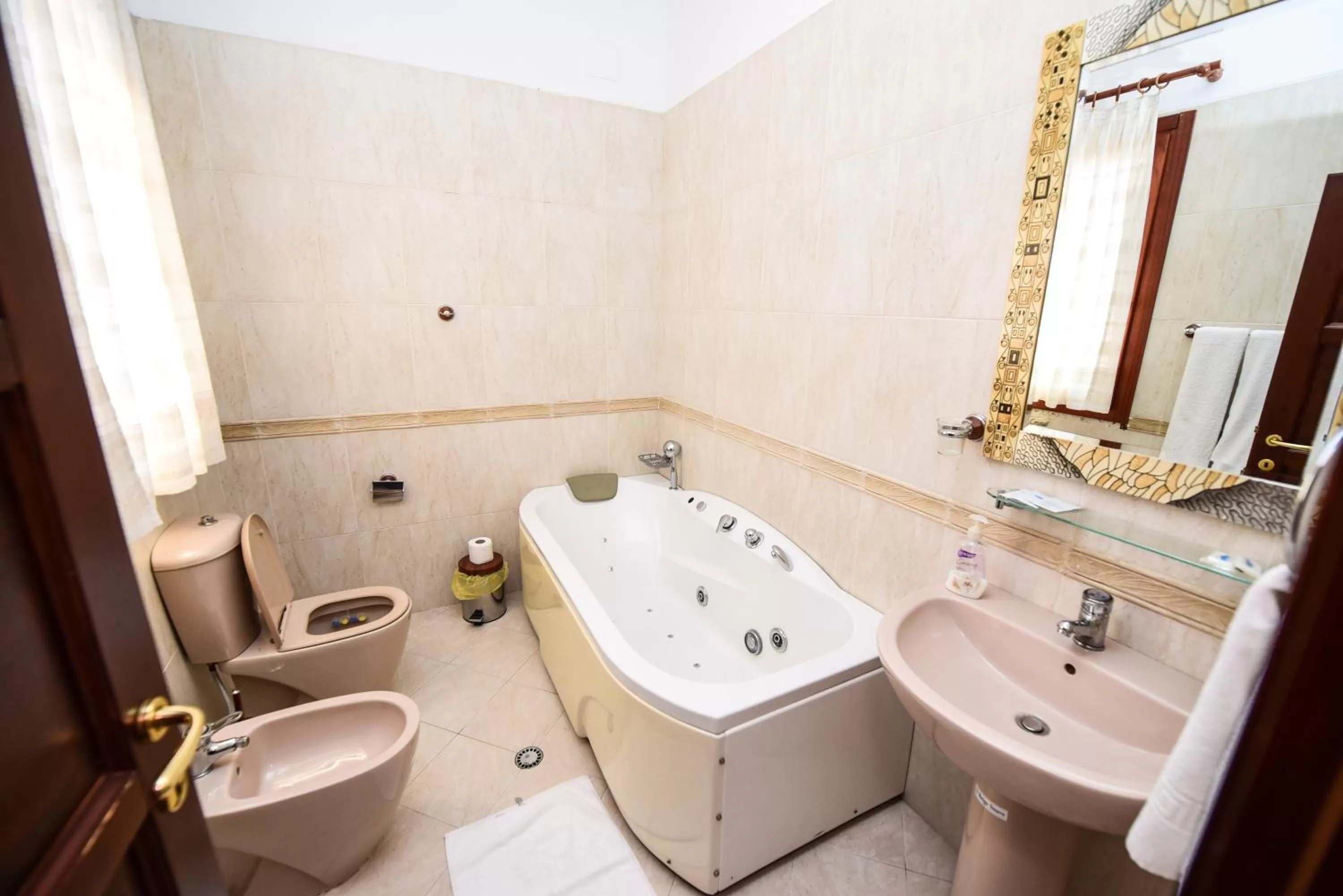 Bathroom in Real Scampis Hotel