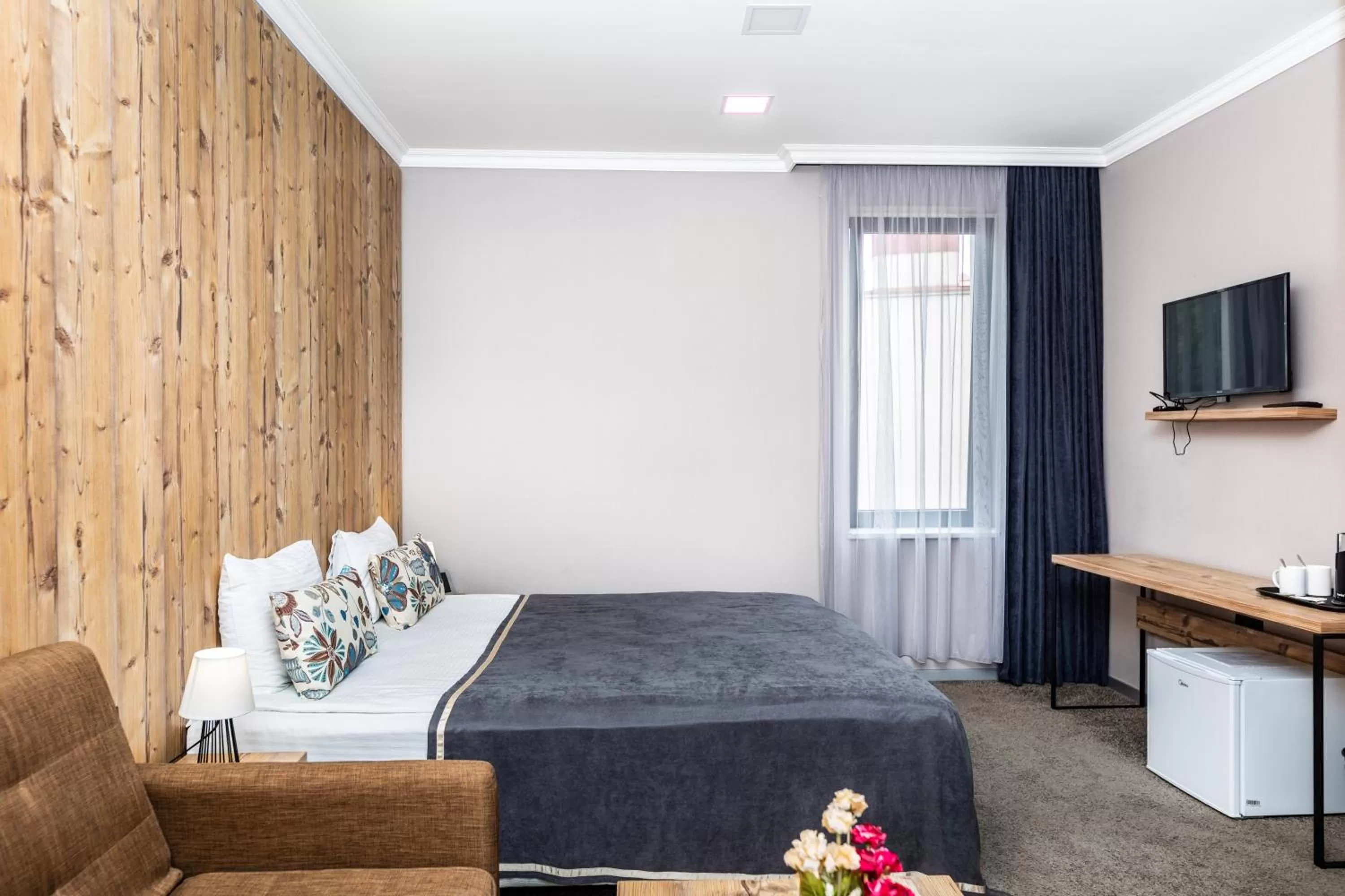 Bed in Old Side Corner