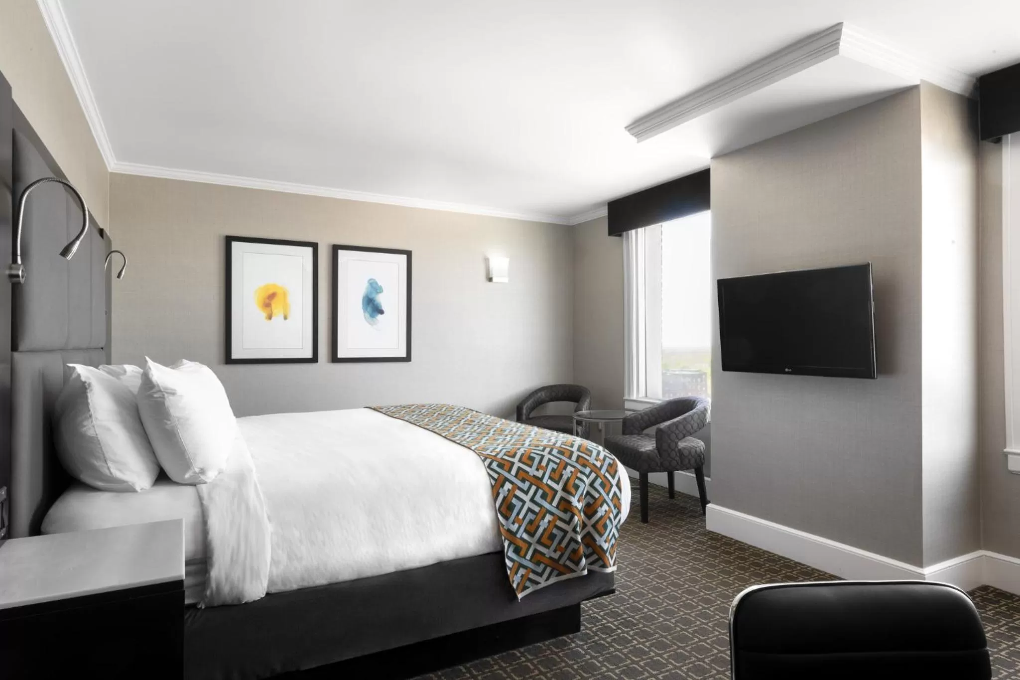 Photo of the whole room in voco The Tiger Hotel, Columbia, MO by IHG