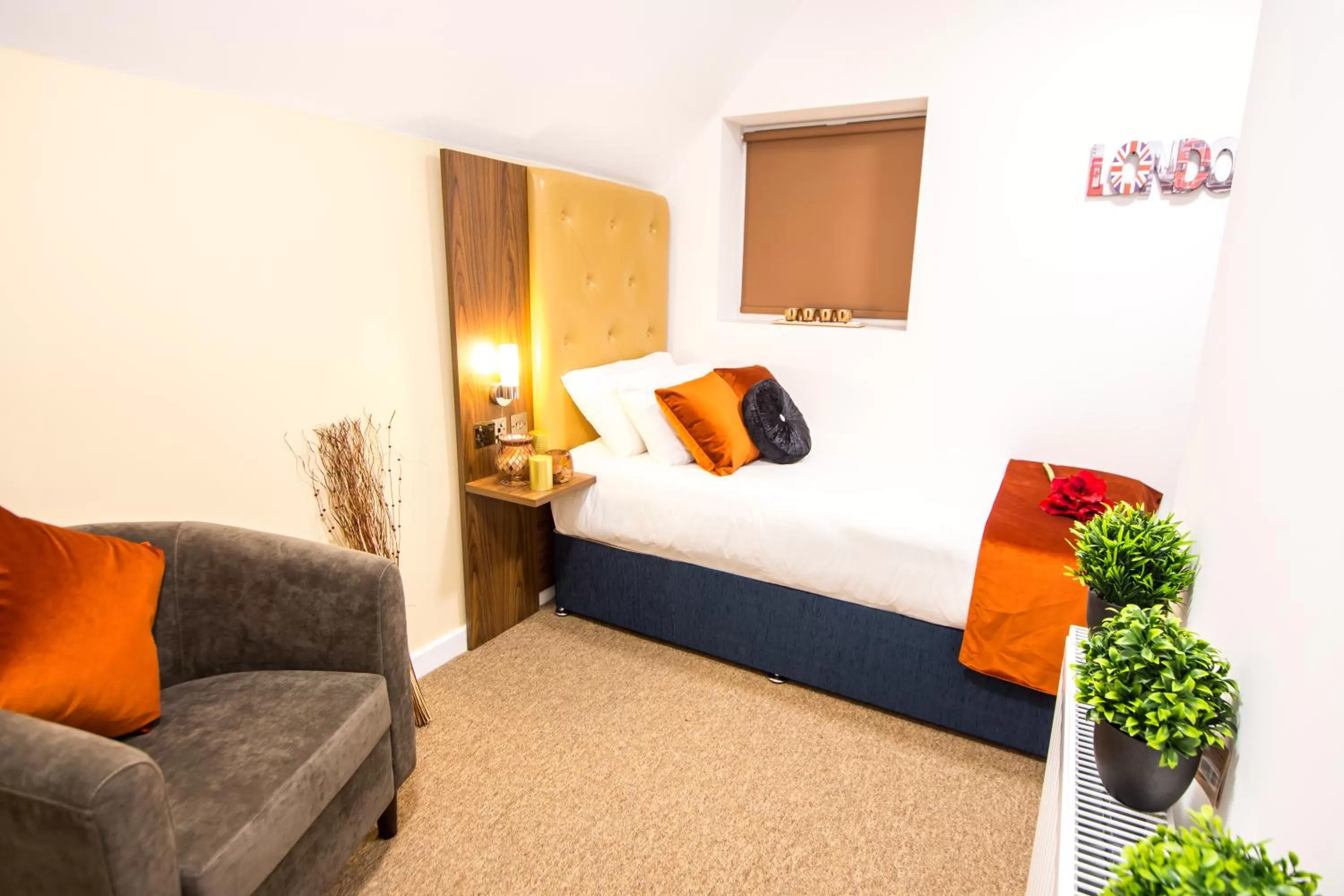 Bed in Trivelles Gatwick Hotel & airport Parking