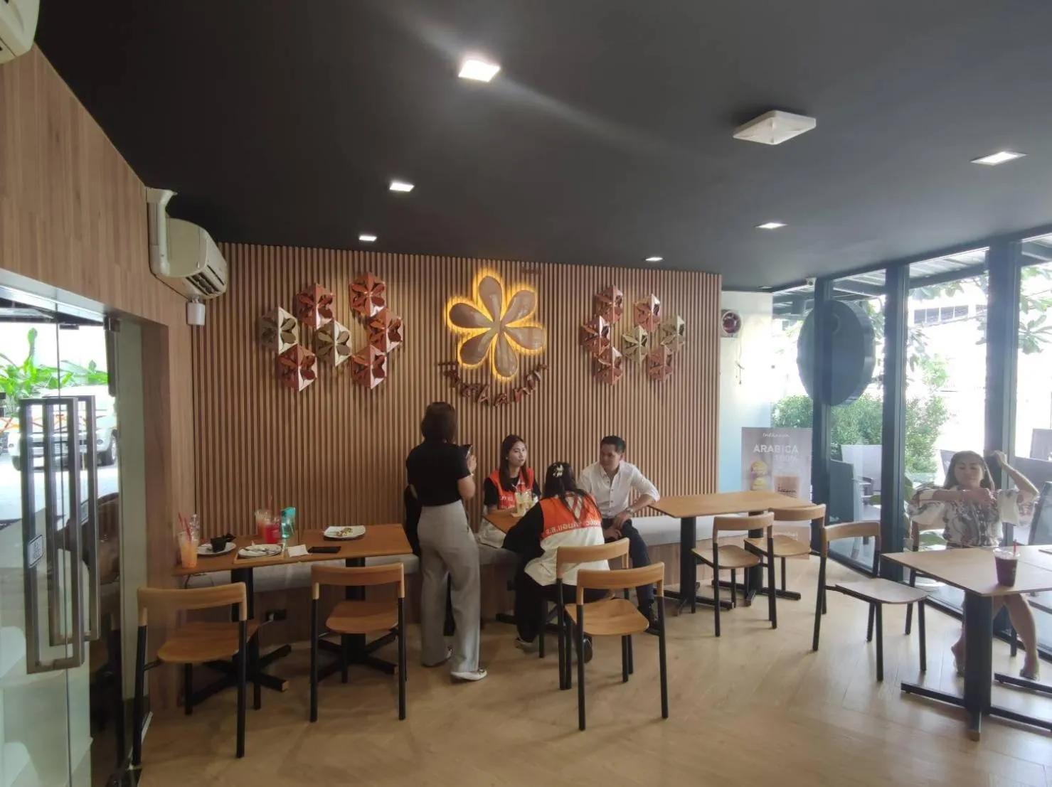 Restaurant/Places to Eat in 14 Living