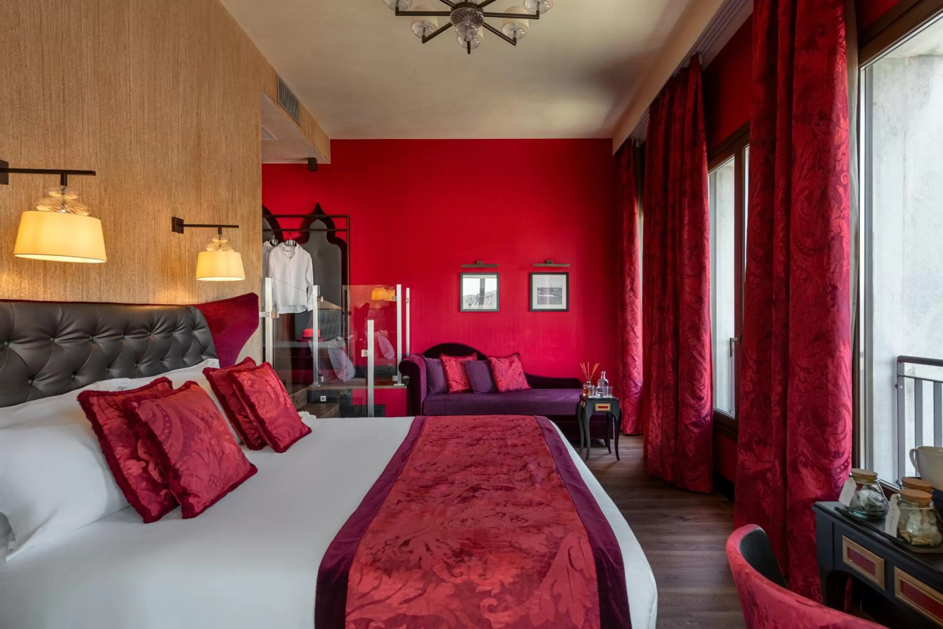 Bed in Palazzo Veneziano - Venice Collection