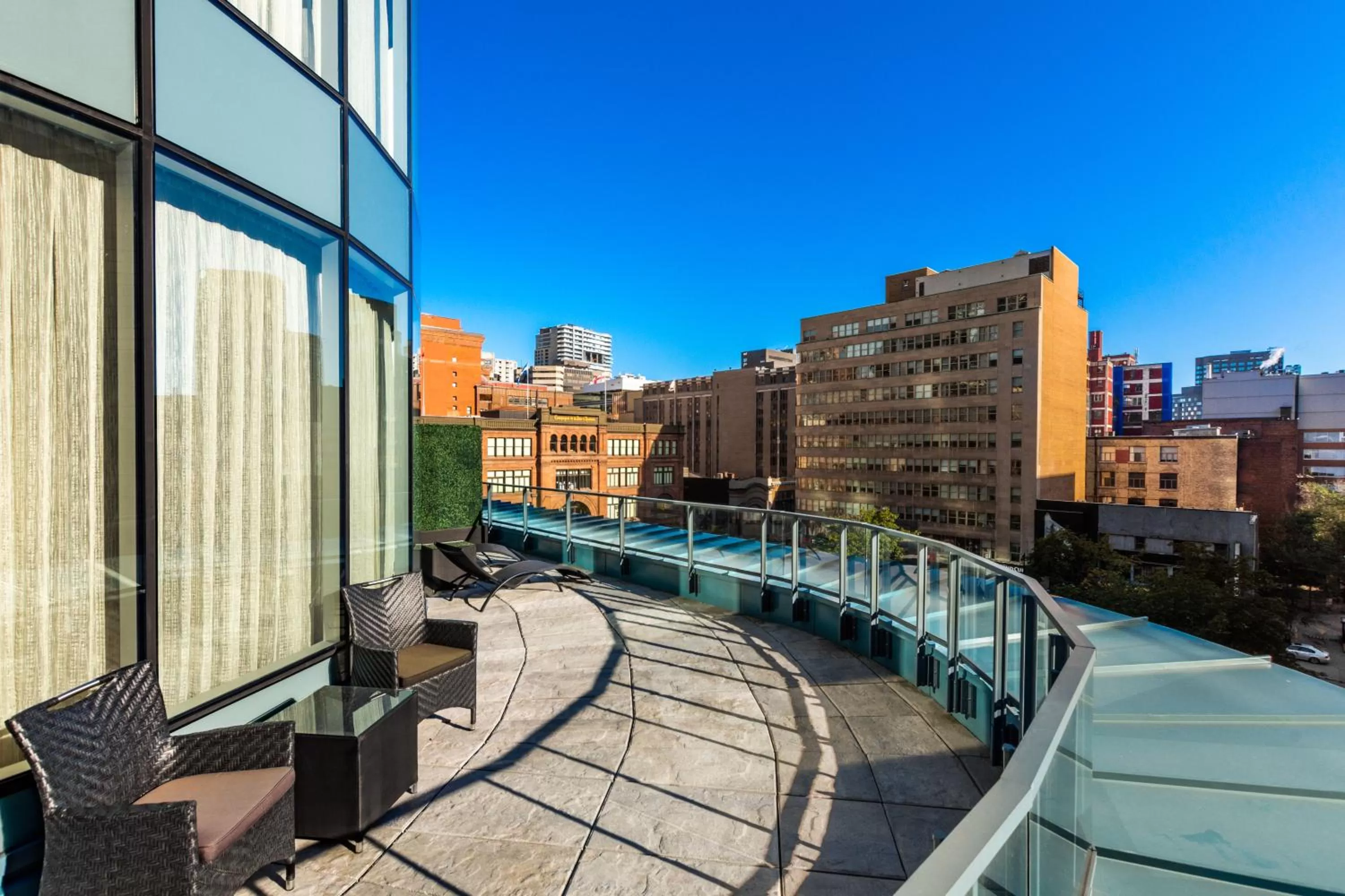 Balcony/Terrace in Hôtel Birks Montréal