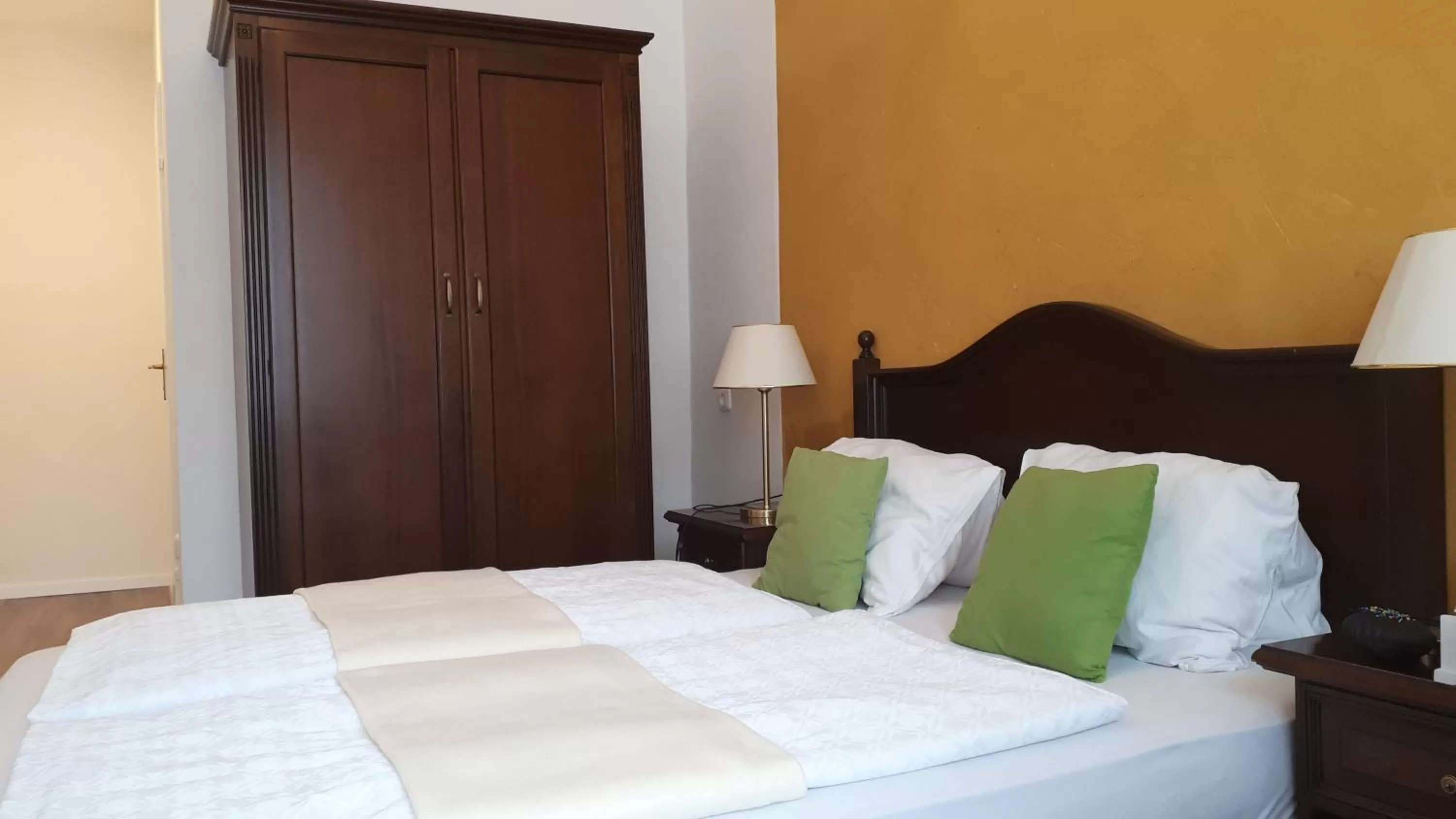 Bed in Gasthof-Pension Schwarzer Bär