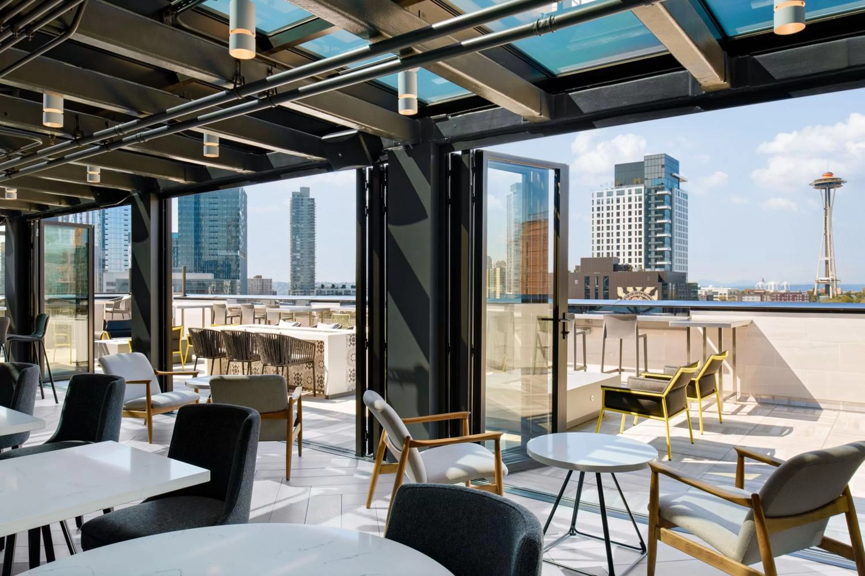 Lounge or bar in Astra Hotel, Seattle, a Tribute Portfolio Hotel