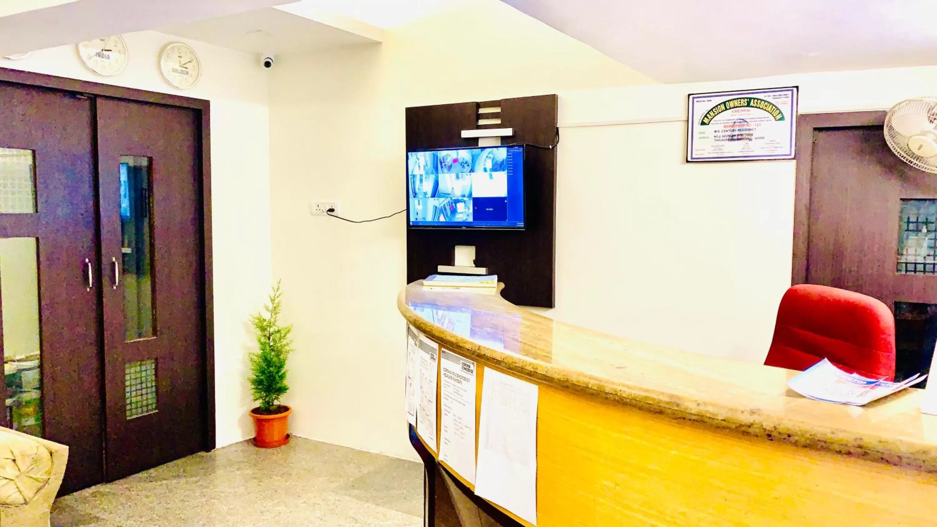 Lobby or reception in Half Moon Palace Chennai