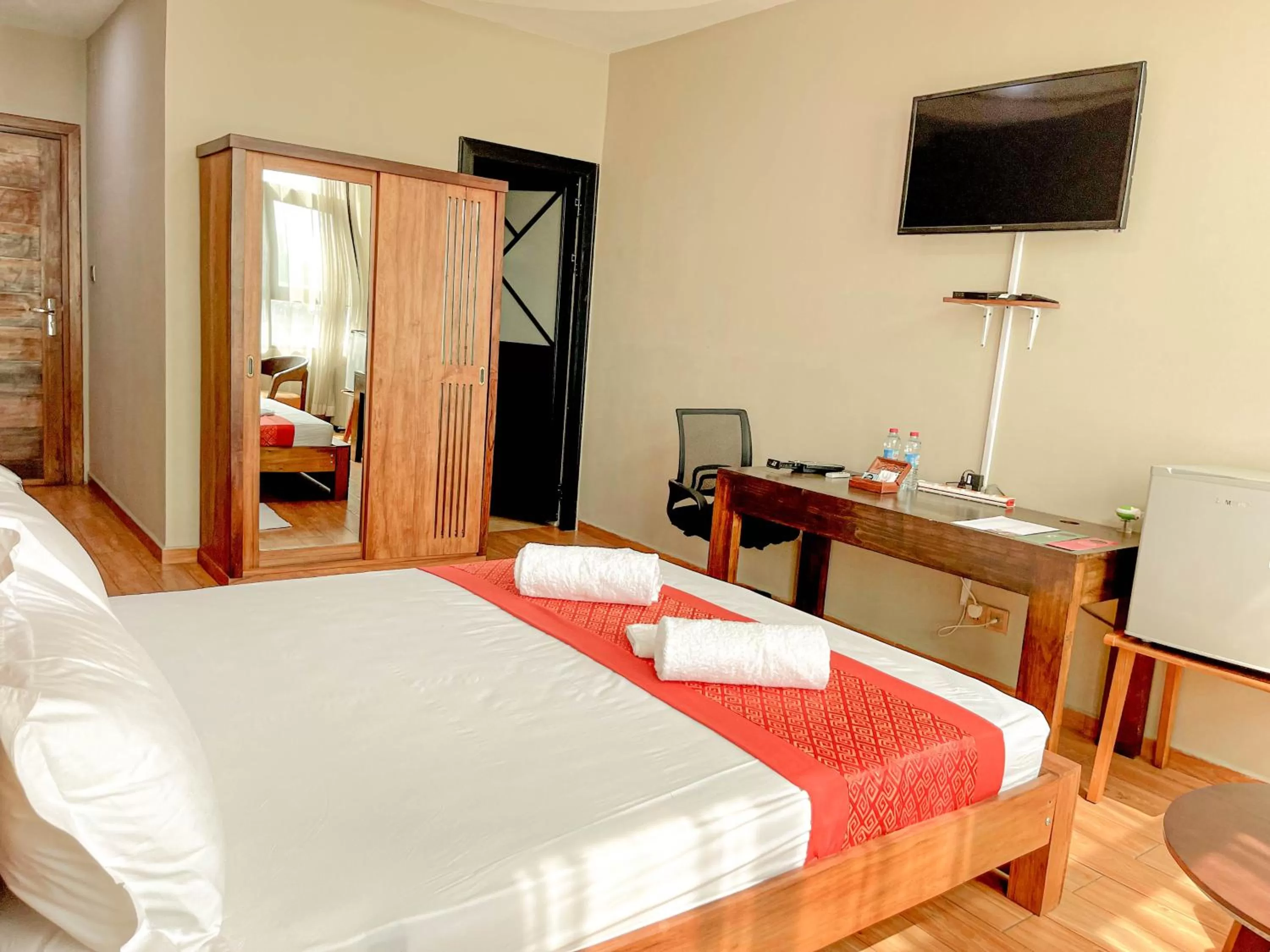 Photo of the whole room, Bed in Valiha Hotel Antananarivo