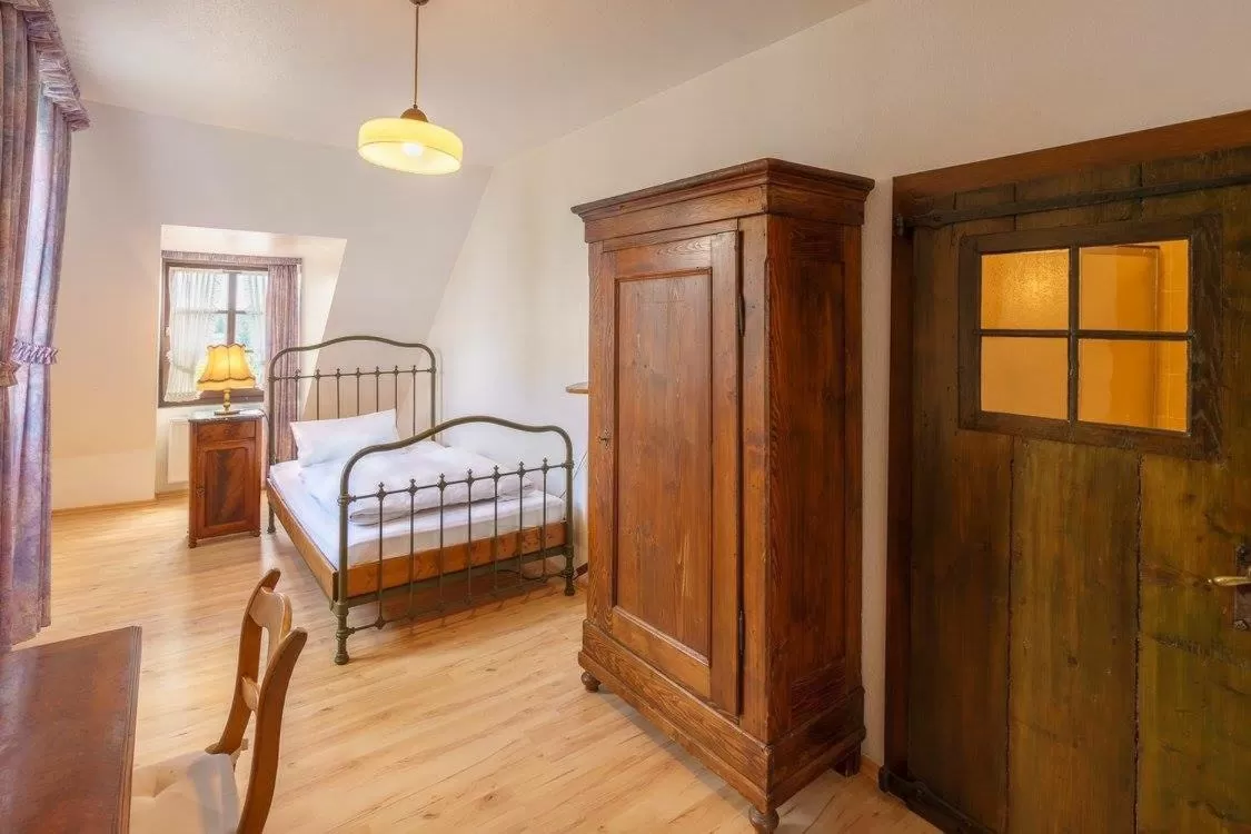 Photo of the whole room, Bed in Hotel zur Post Dabringhausen