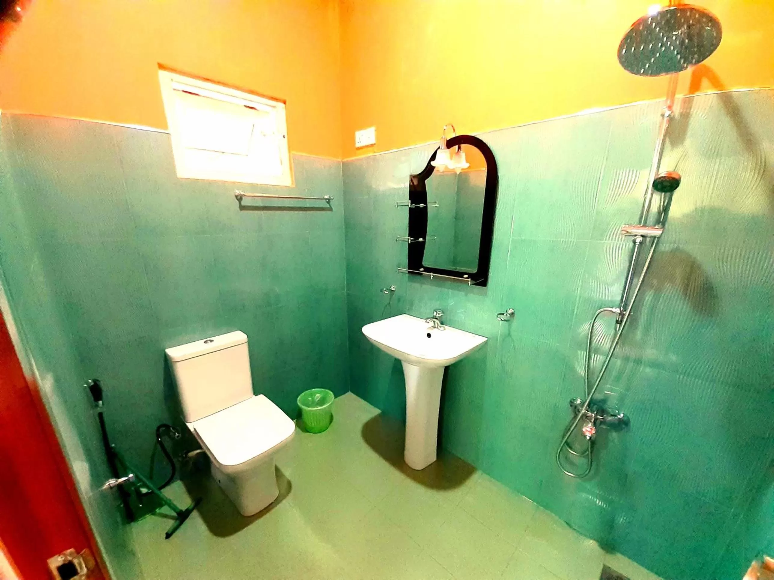 Bathroom in Green Lantern