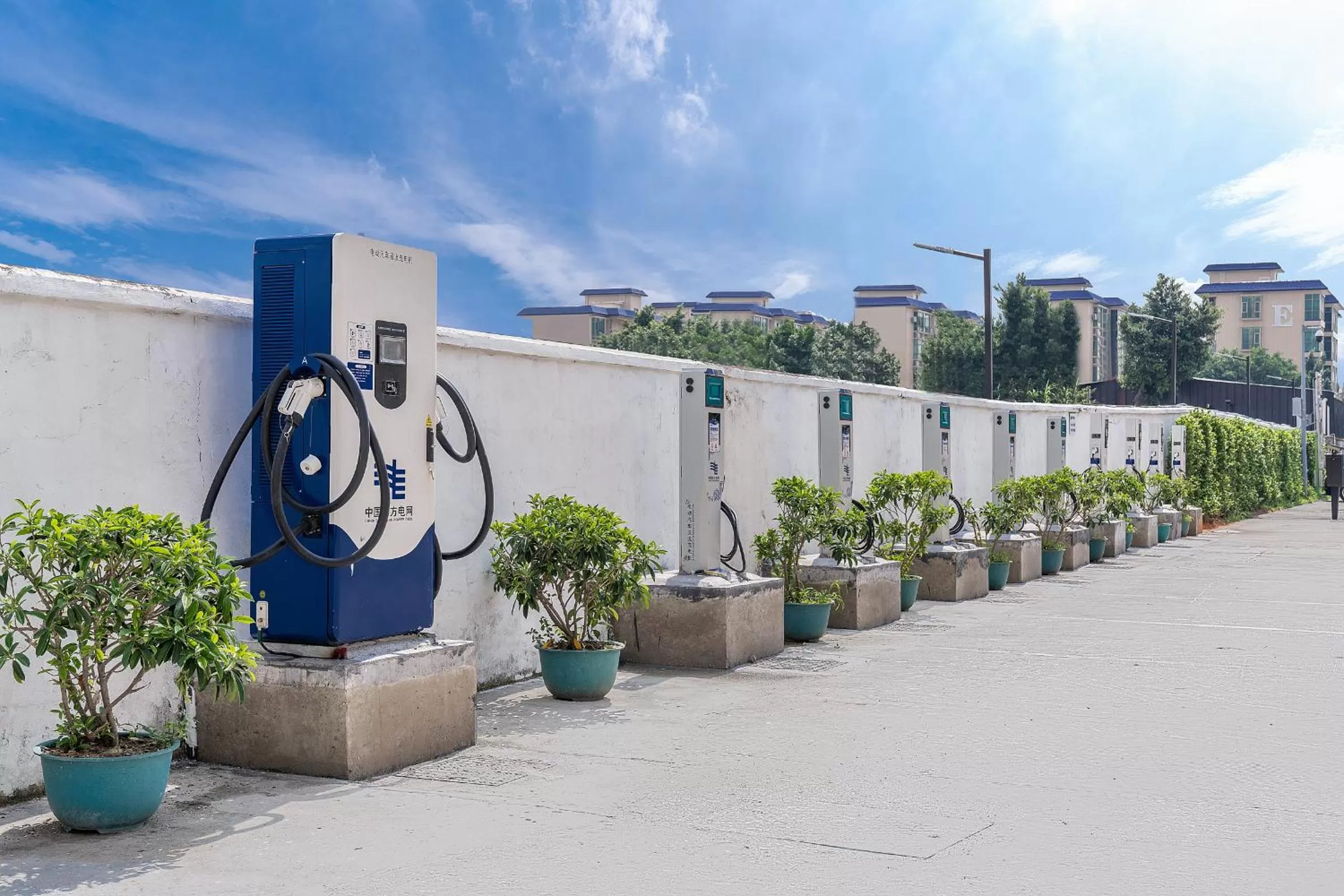 Parking in Guangzhou Baiyun Airport Rejoice by Argyle Hotel Rehe Metro Exit B --Free shuttle bus is provided during the 138th Canton Fair