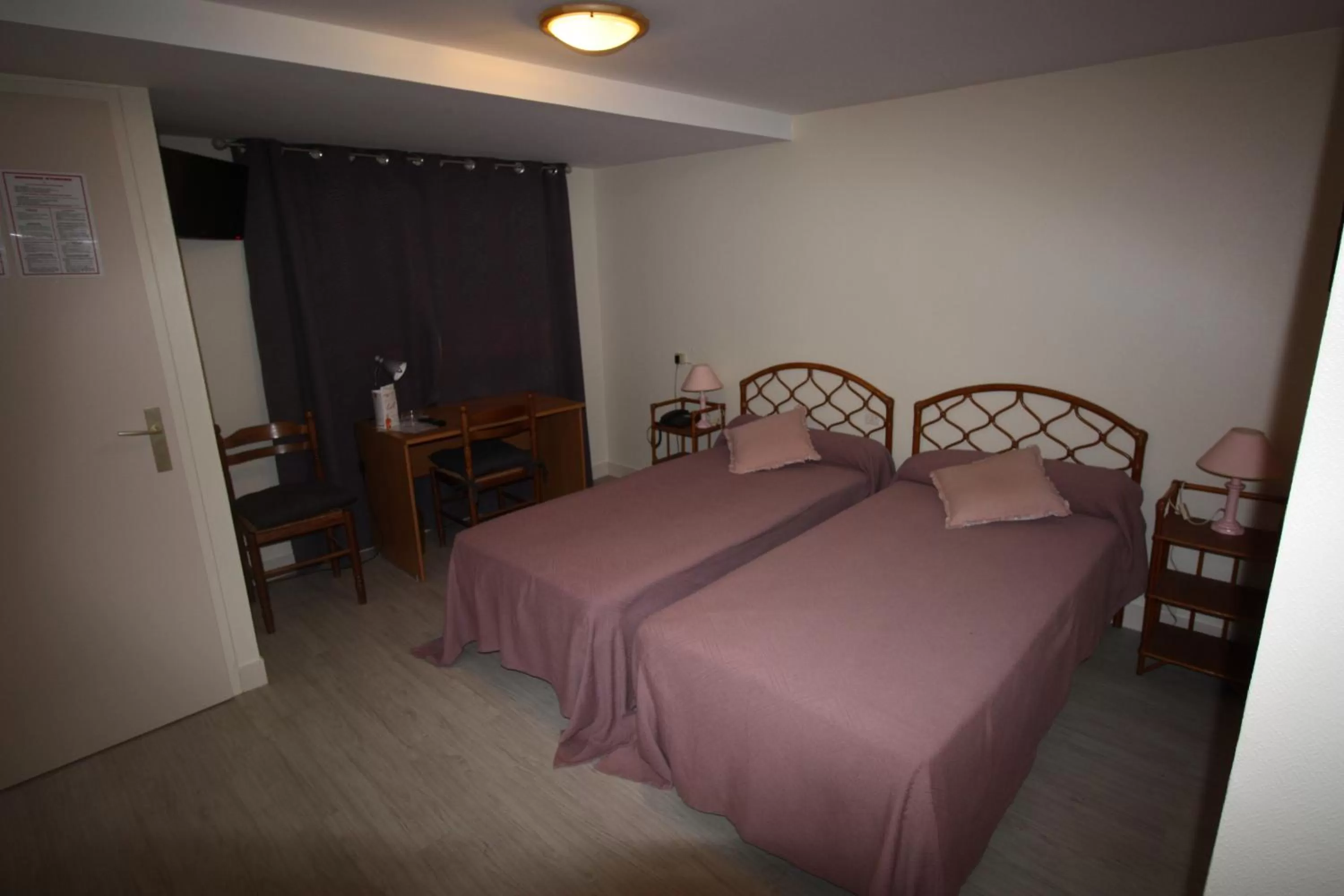 Photo of the whole room in Hotel Les Deux Sapins