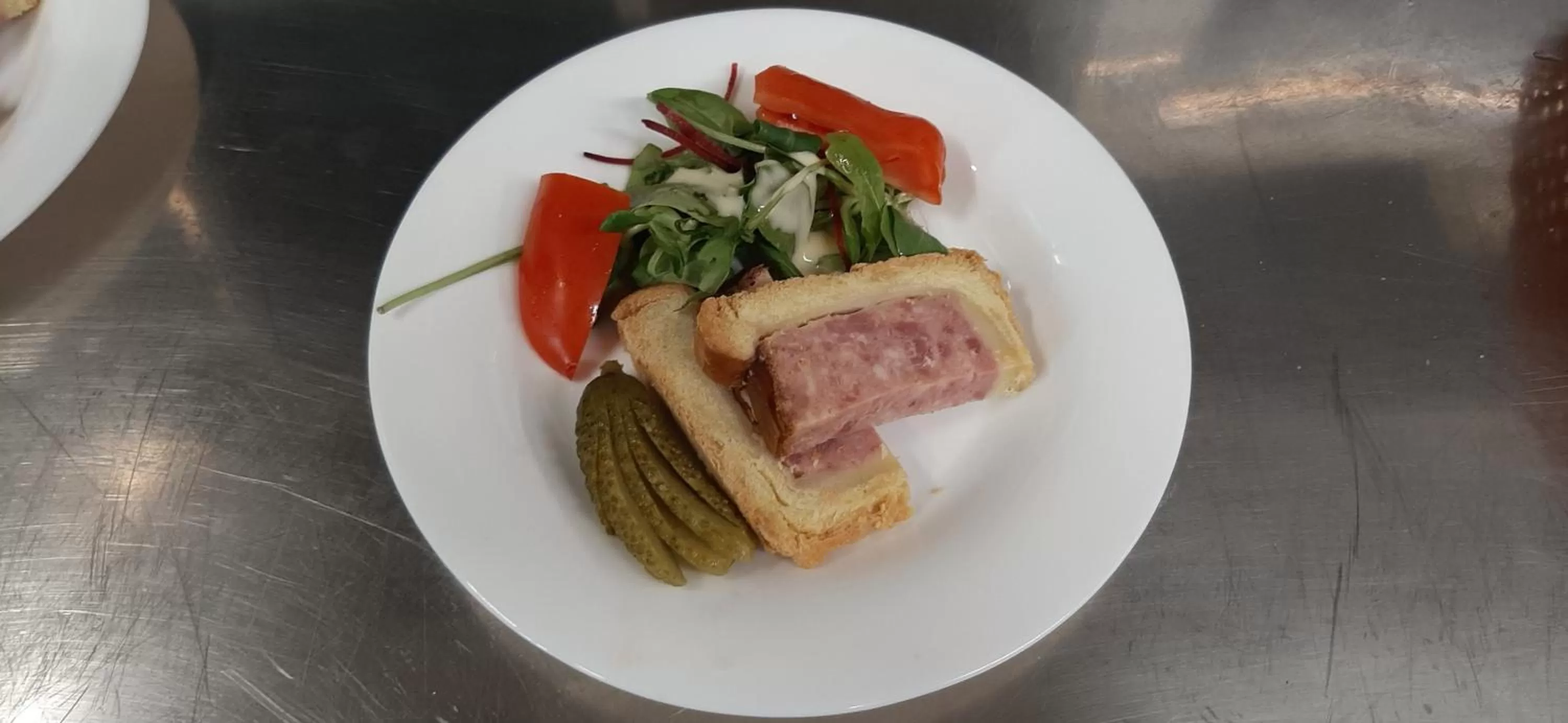 Restaurant/places to eat in Hotel Martinez Grenay