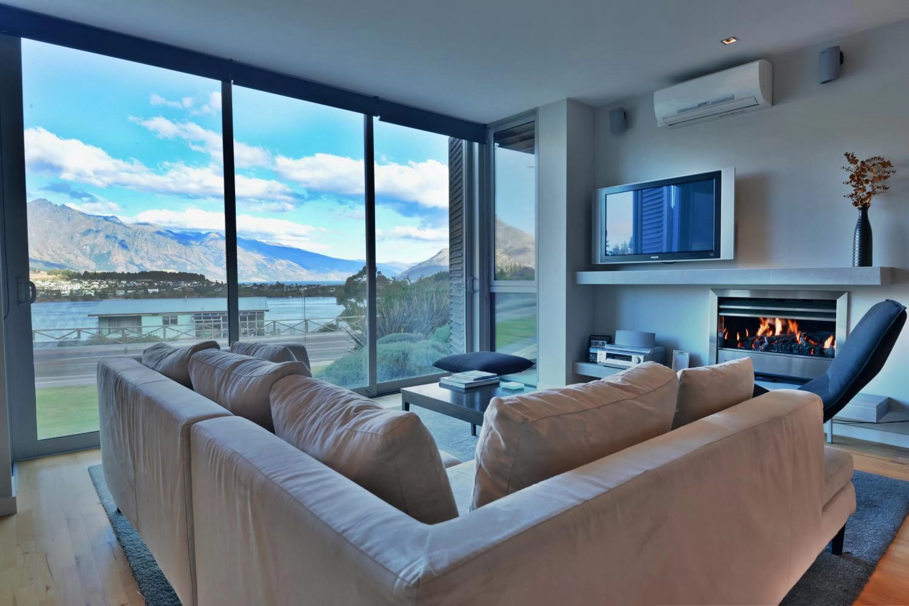 TV and multimedia in Swiss-Belsuites Pounamu Queenstown