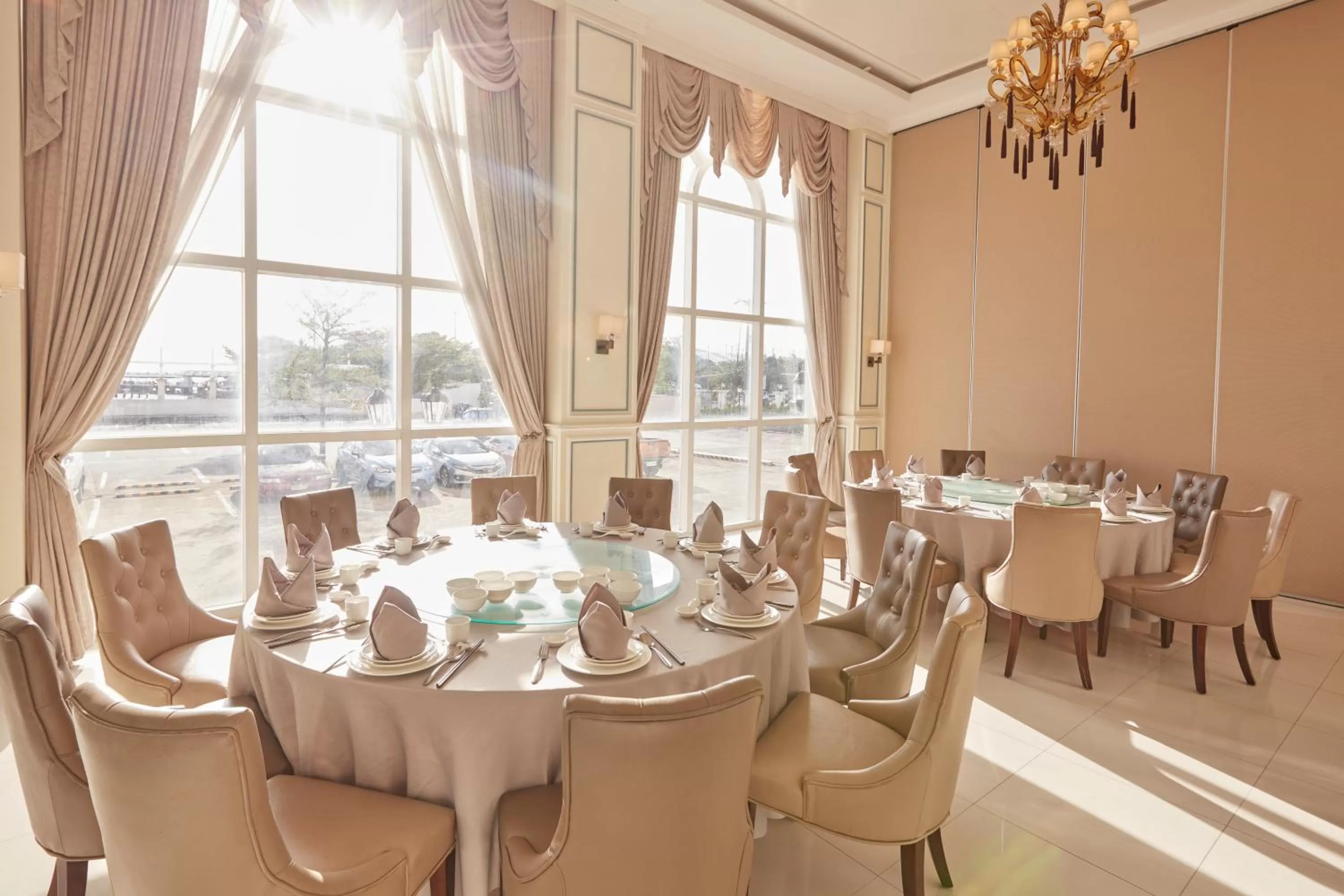 Restaurant/places to eat in Rizal Park Hotel