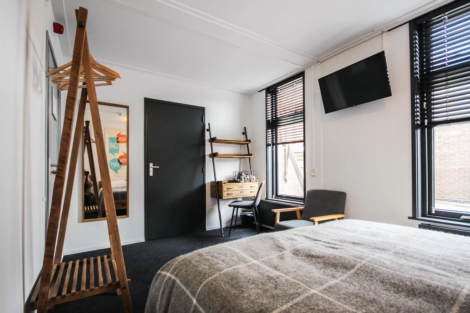 Photo of the whole room, TV/Entertainment Center in Logement 3B