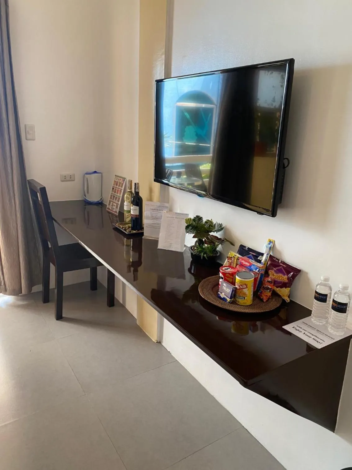 Food and drinks in Papa Freds Beach Resort