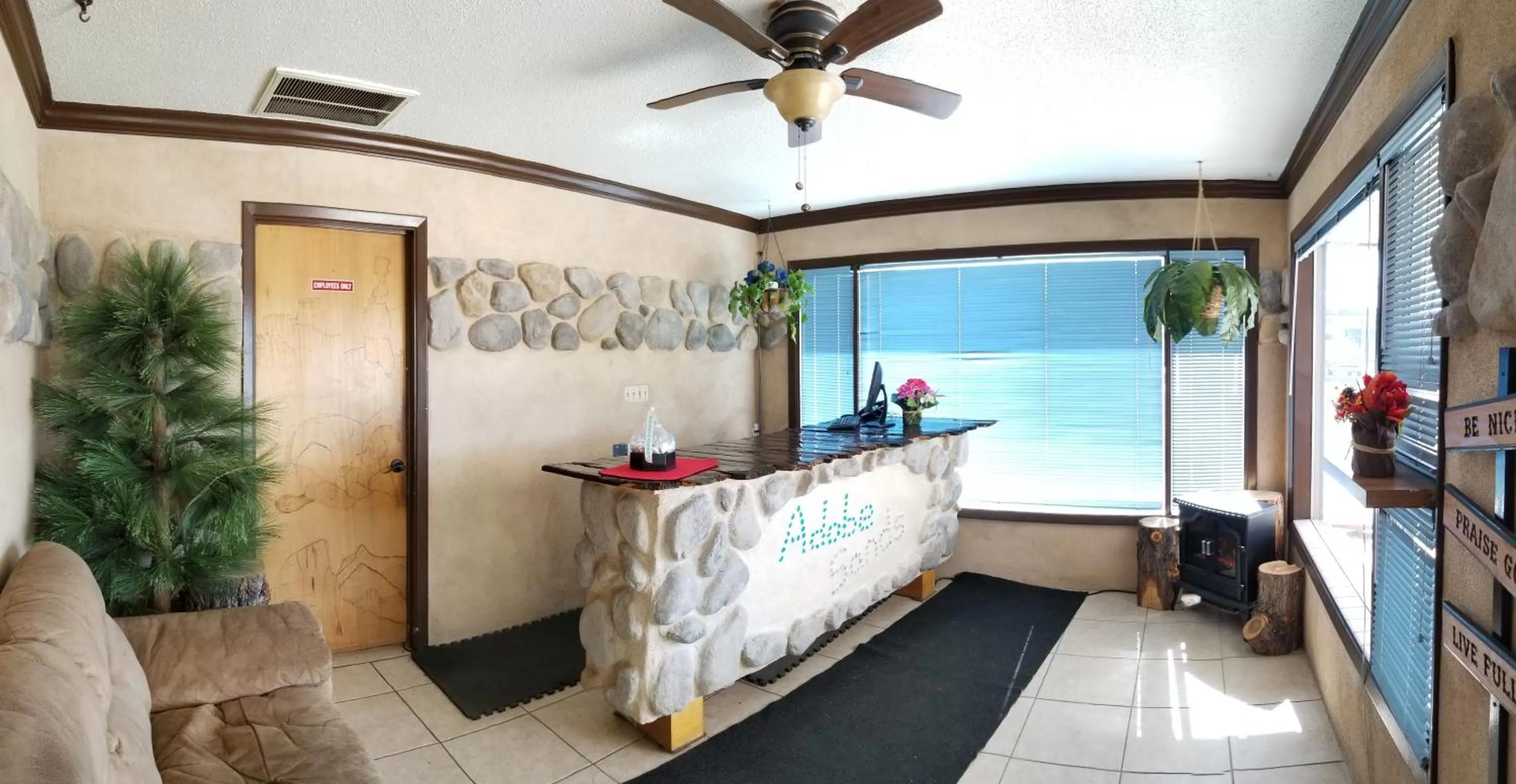 Lobby or reception, Bed in Adobe Sands Motel