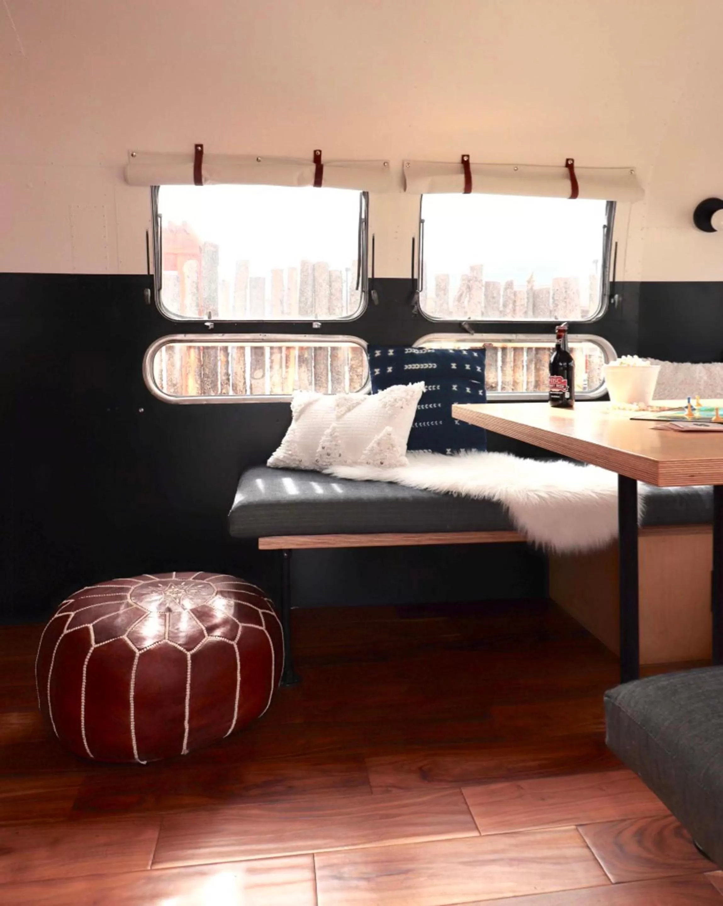 Seating area, Bed in Amigo Motor Lodge